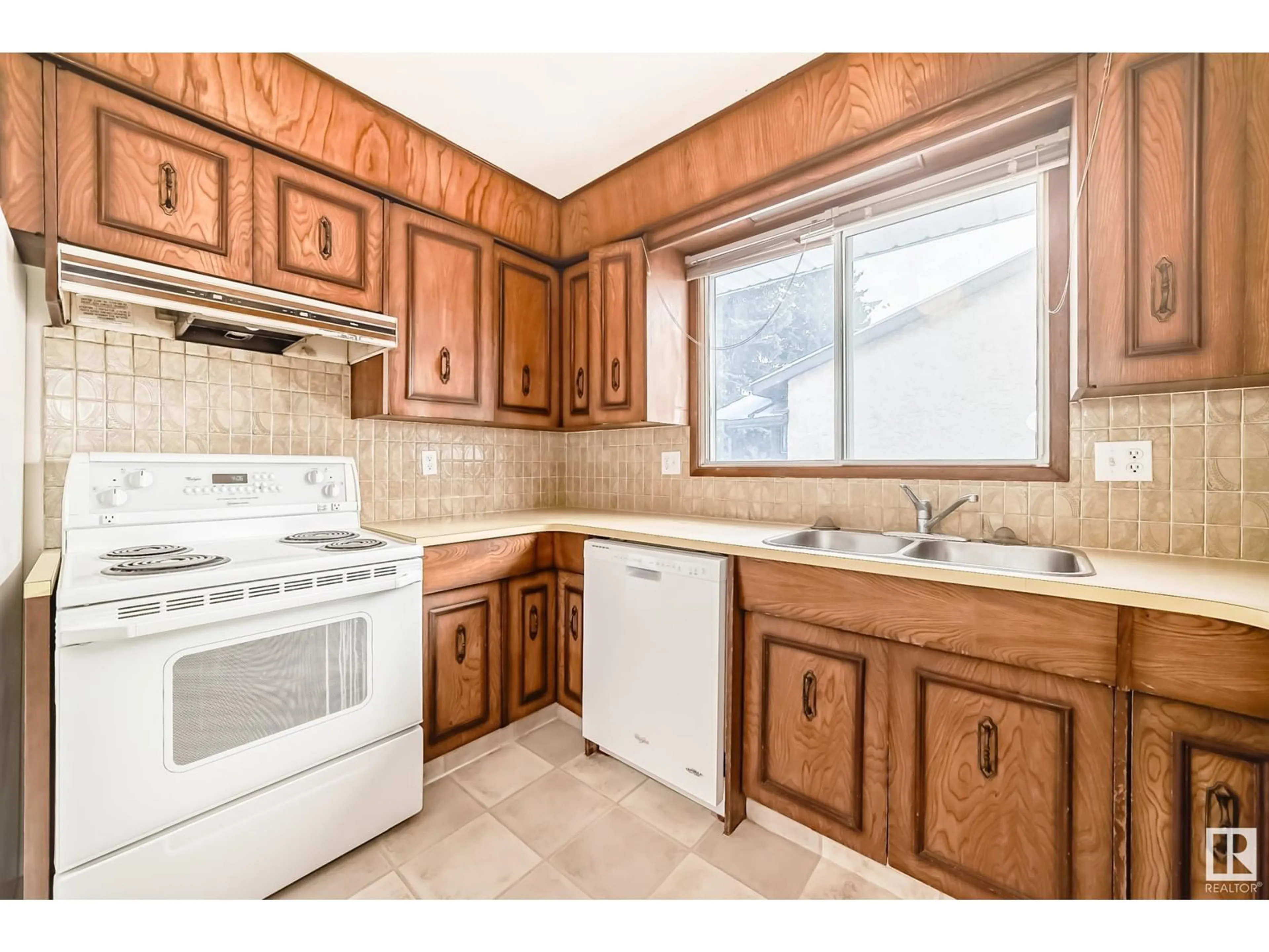 Standard kitchen, unknown for 2528 78 ST NW, Edmonton Alberta T6K3W6