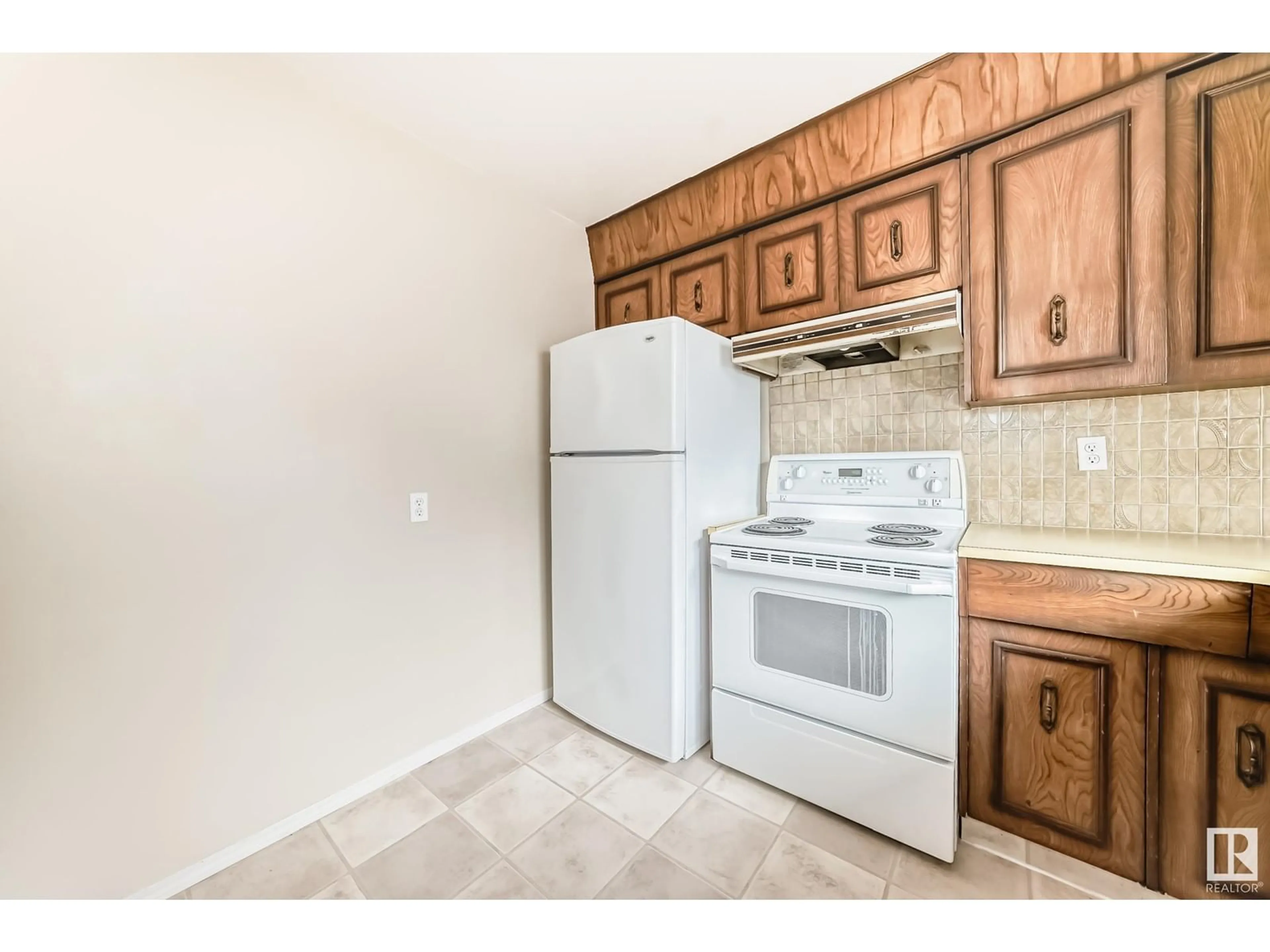 Standard kitchen, unknown for 2528 78 ST NW, Edmonton Alberta T6K3W6