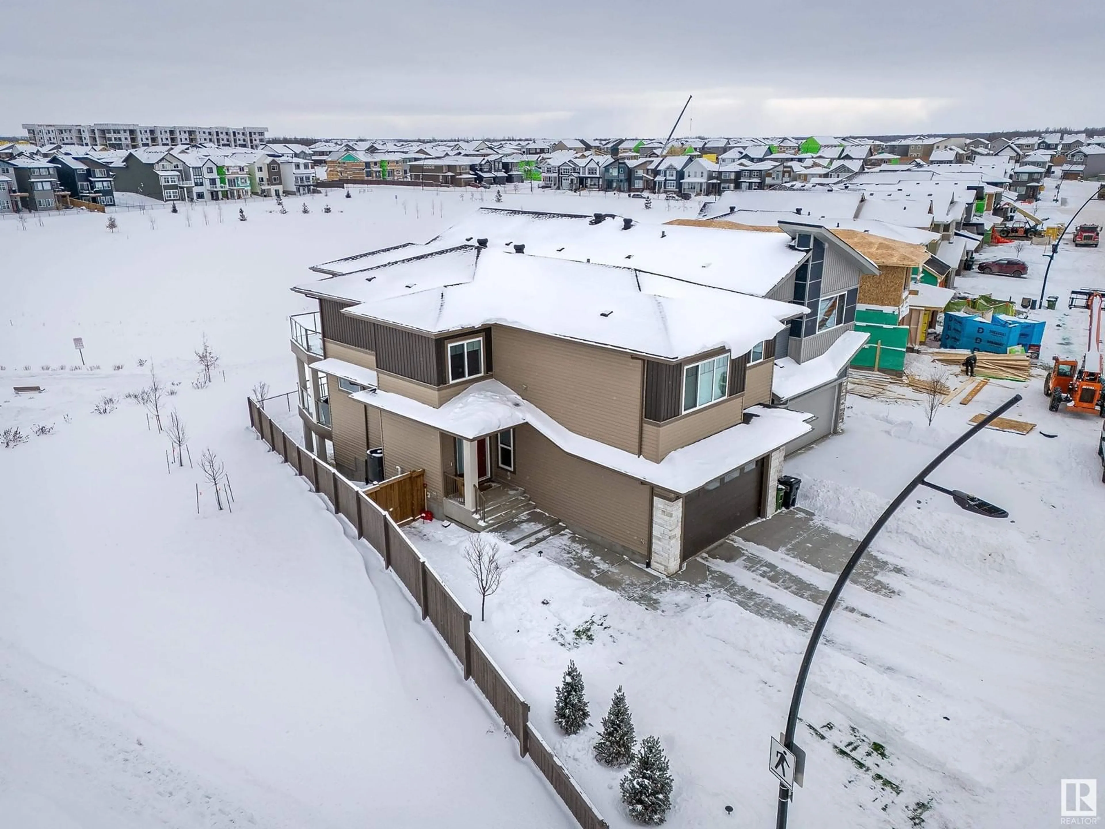 A pic from outside/outdoor area/front of a property/back of a property/a pic from drone, street for 2619 208 ST NW, Edmonton Alberta T6M1P3