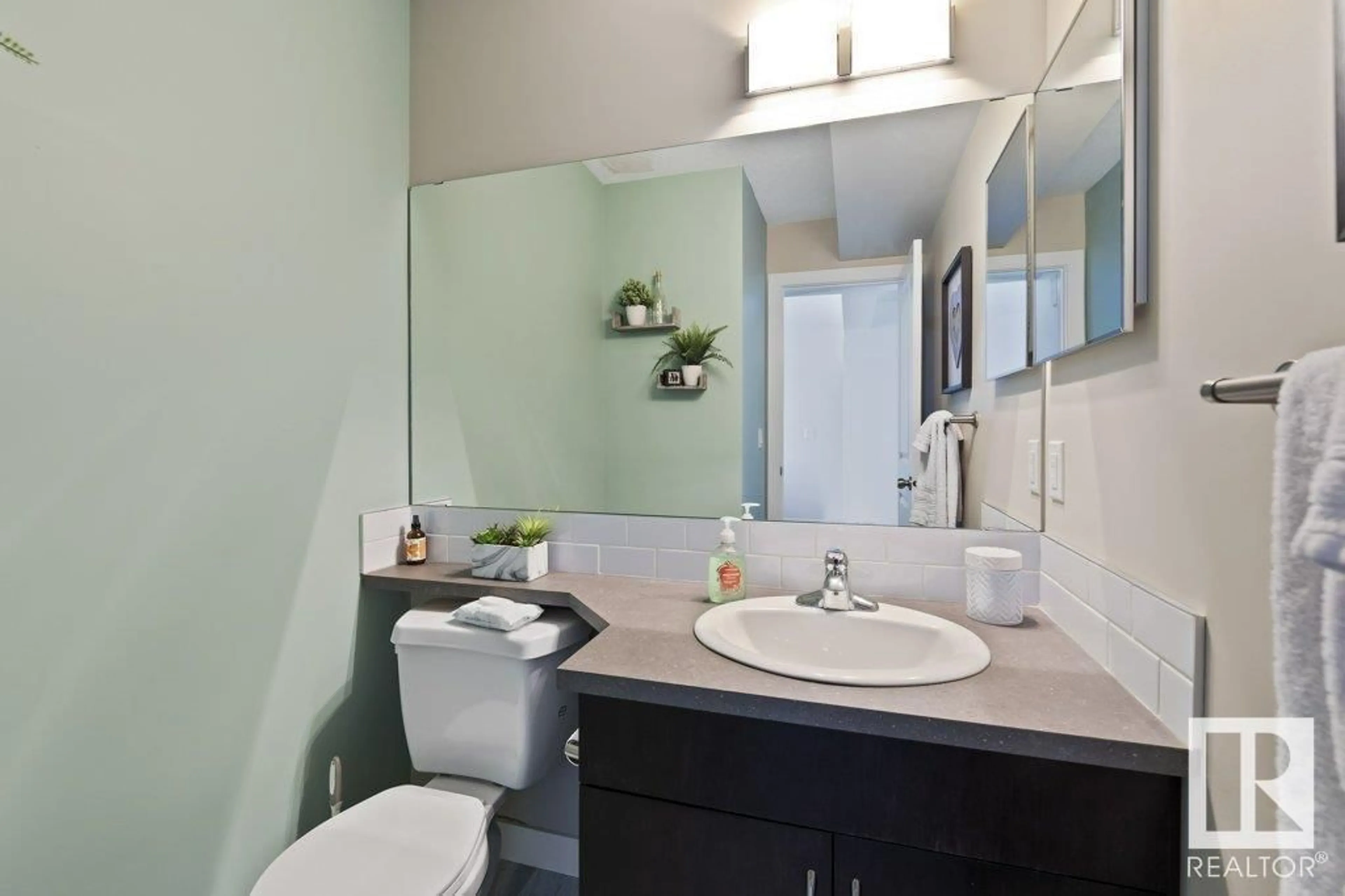 Standard bathroom, ceramic/tile floor for #3 675 ALBANY WY NW, Edmonton Alberta T6V0H1