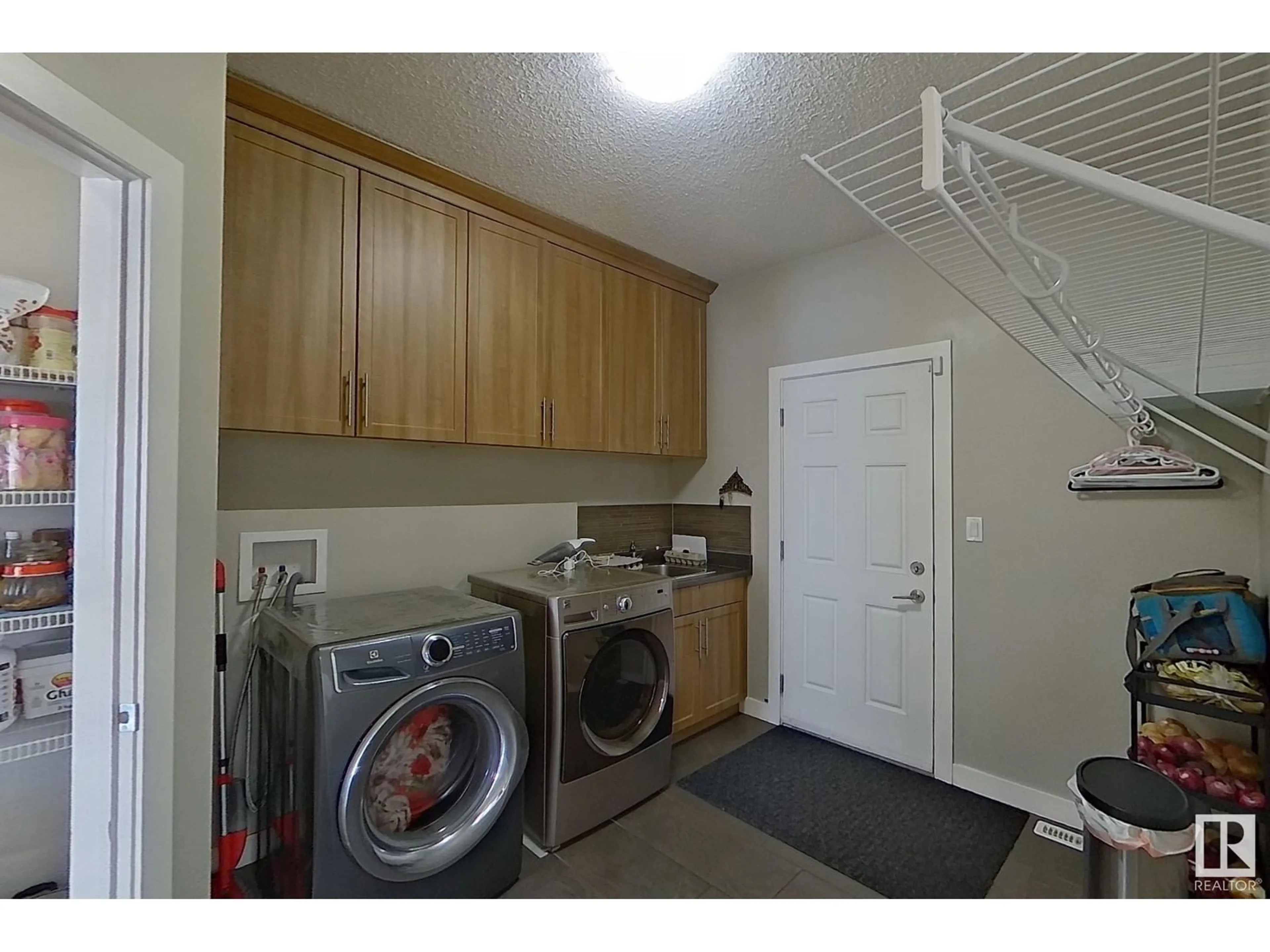 Laundry room for 3311 21 ave NW, Edmonton Alberta T6T0L1