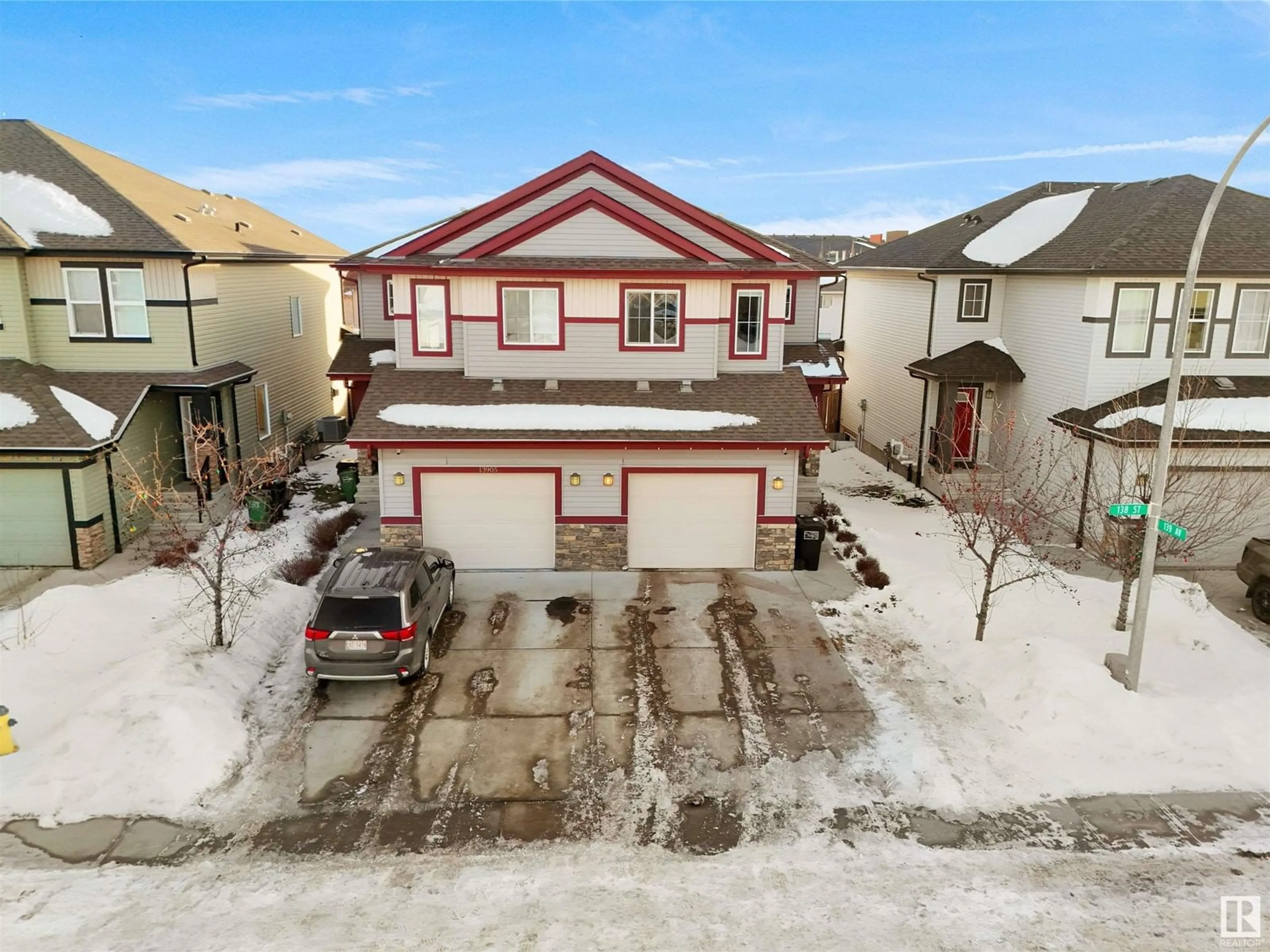 A pic from outside/outdoor area/front of a property/back of a property/a pic from drone, unknown for 13903 138 ST NW NW, Edmonton Alberta T6V0L5