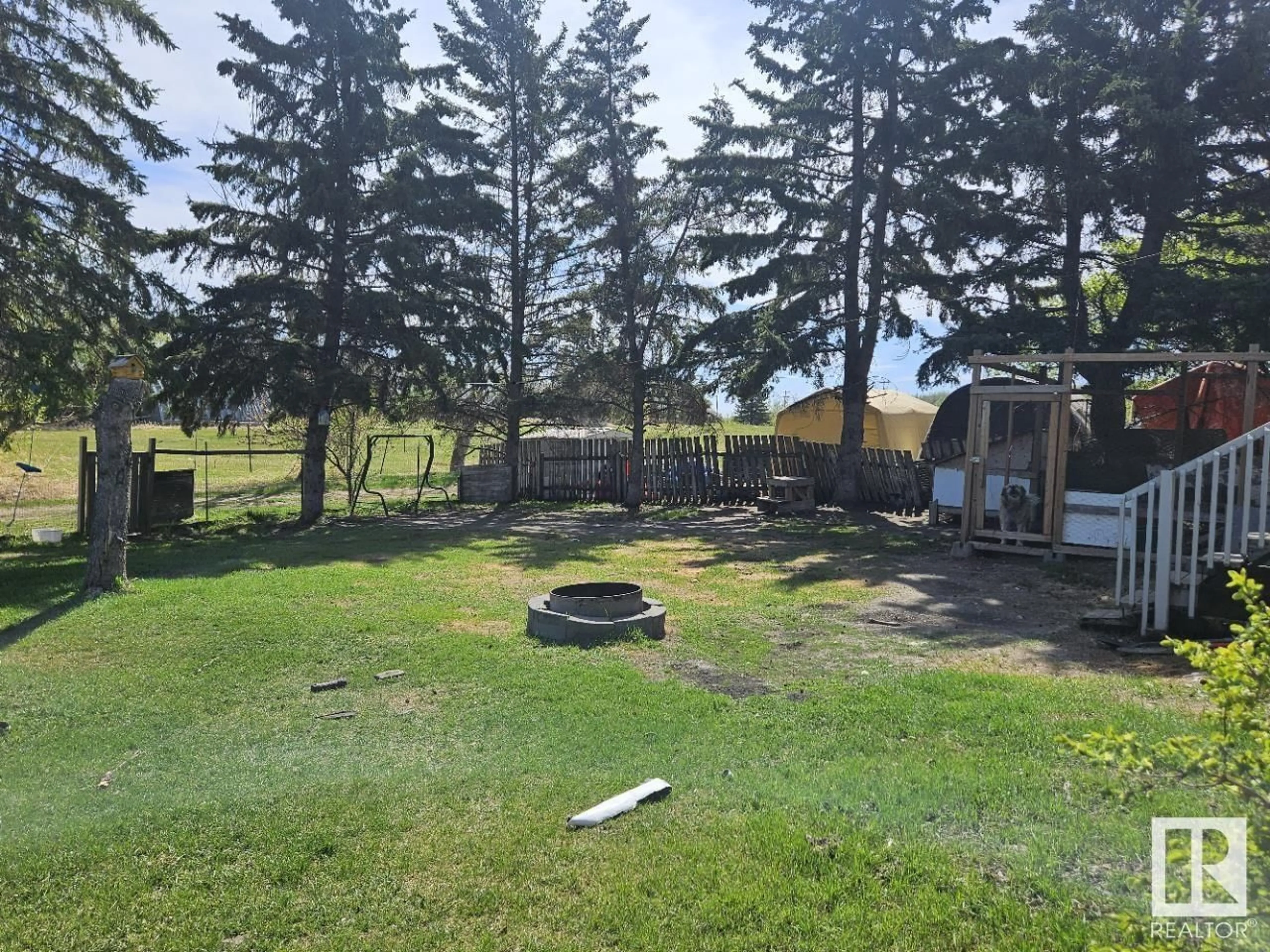 A pic from outside/outdoor area/front of a property/back of a property/a pic from drone, unknown for 5029 50 ST, Innisfree Alberta T0B2G0