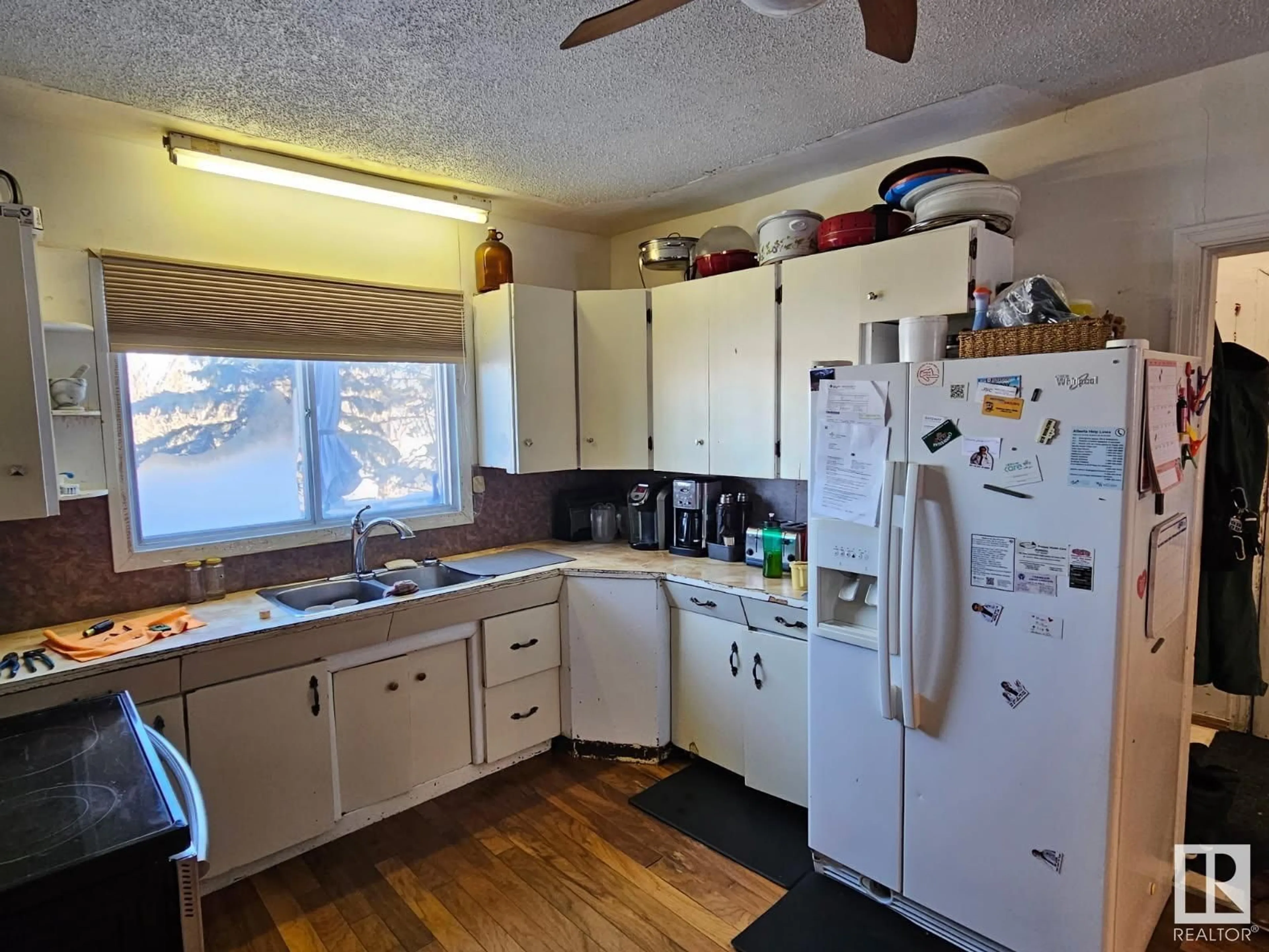 Standard kitchen, unknown for 5029 50 ST, Innisfree Alberta T0B2G0