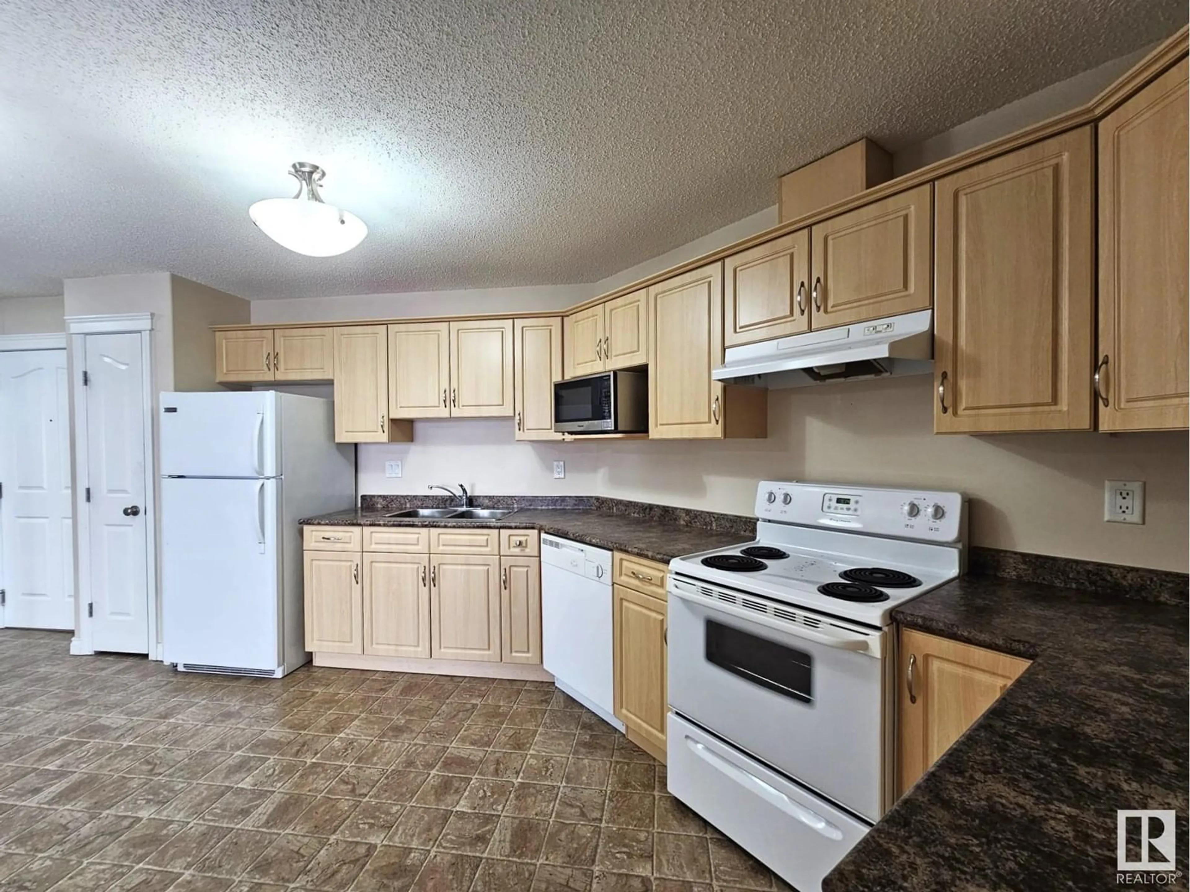 Standard kitchen, unknown for 7801 - 415 GOLF COURSE RD, Stony Plain Alberta T7Z1M2
