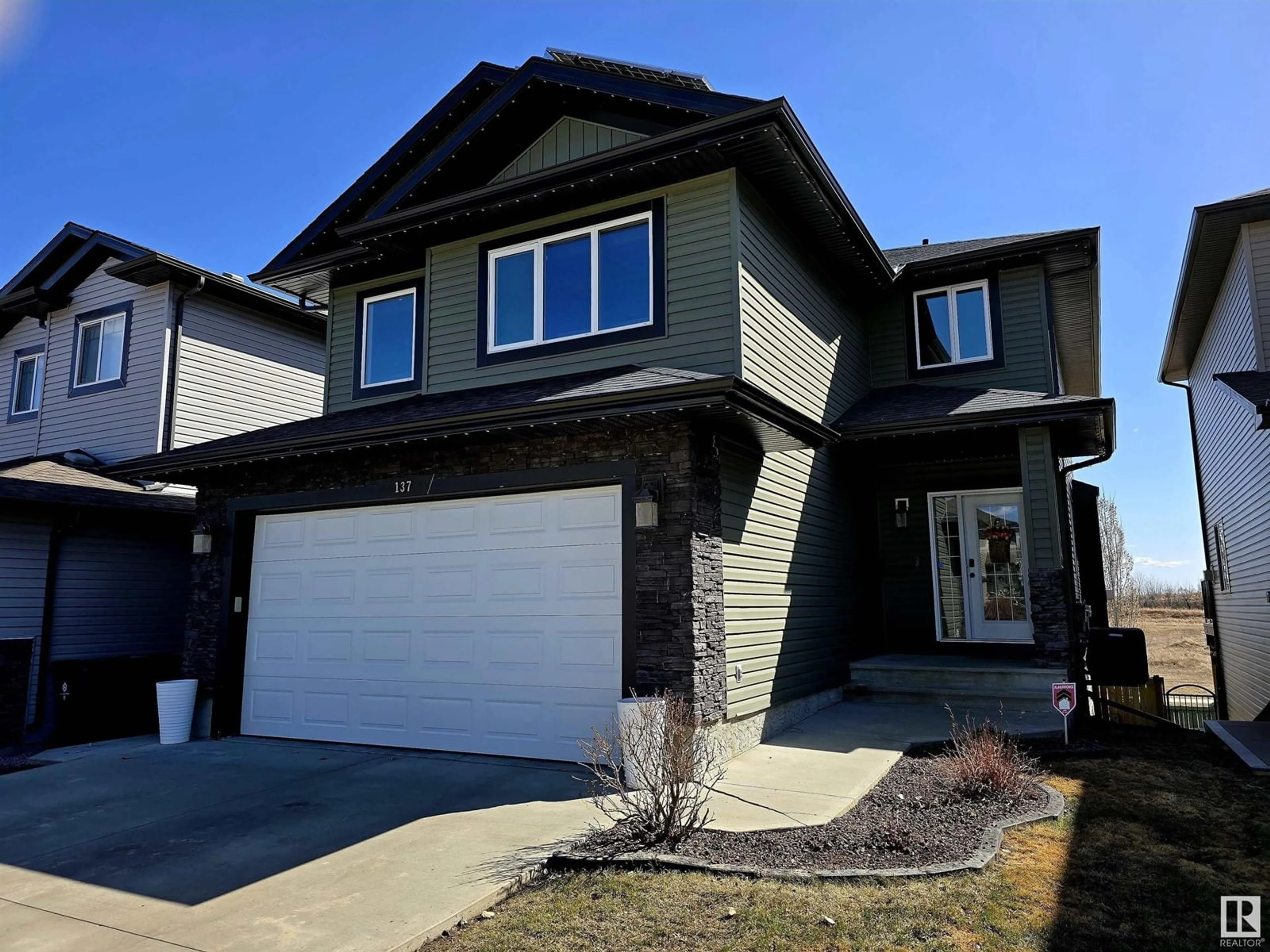 Home with vinyl exterior material, street for 137 WESTBROOK WD, Fort Saskatchewan Alberta T8L0L2
