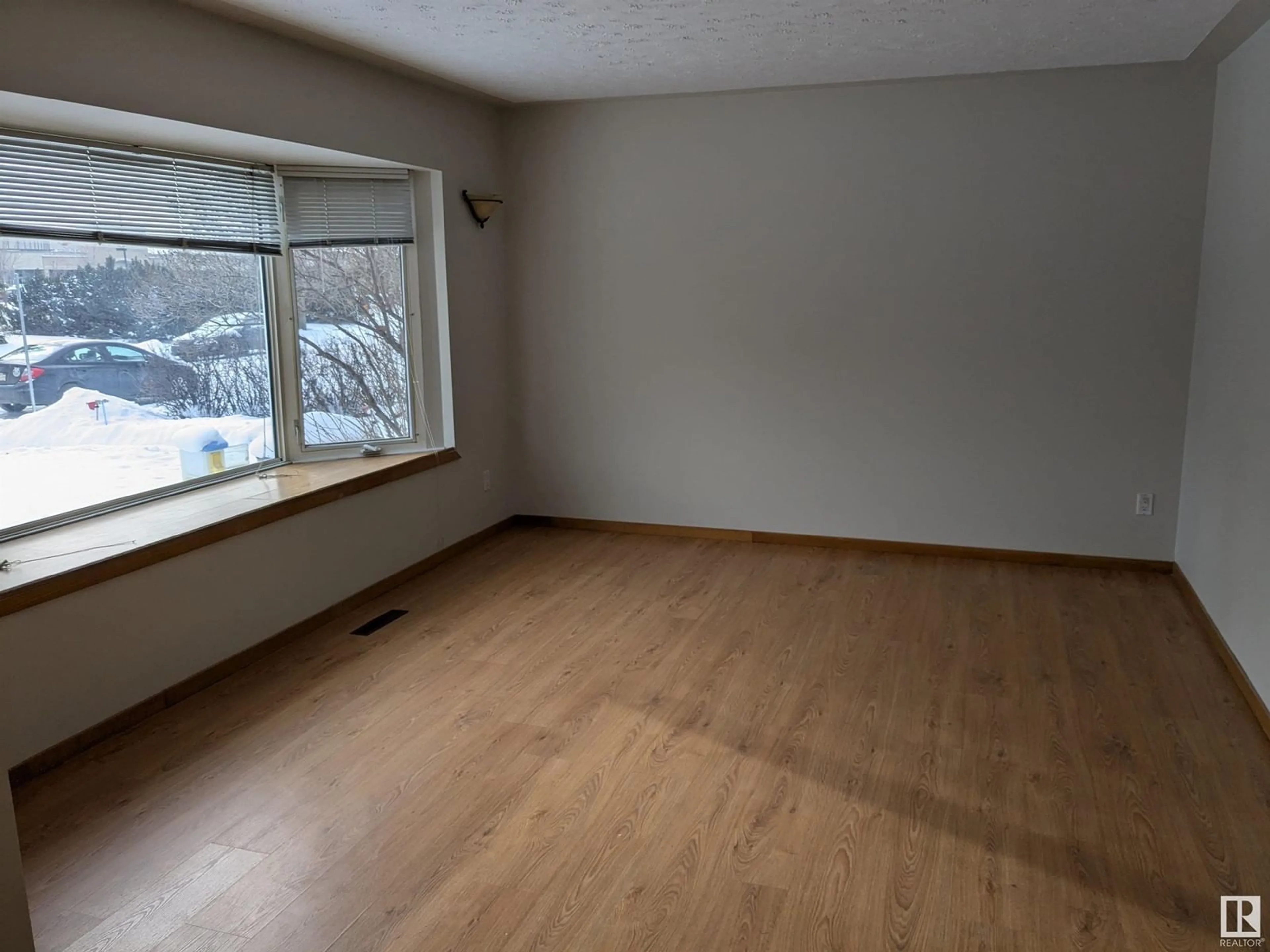 A pic of a room for 10814 51 AV NW, Edmonton Alberta T6H0L2