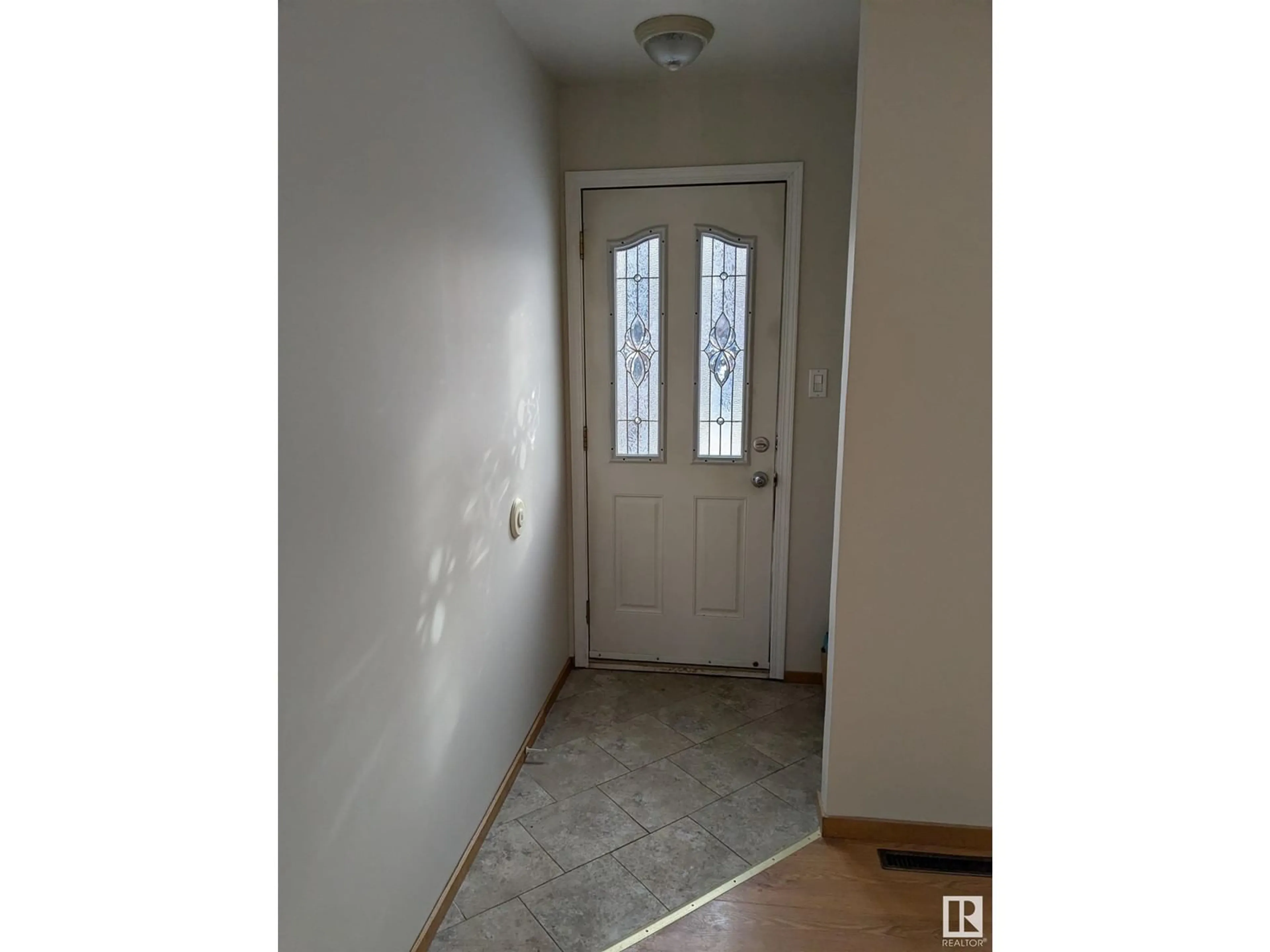 Indoor entryway for 10814 51 AV NW, Edmonton Alberta T6H0L2