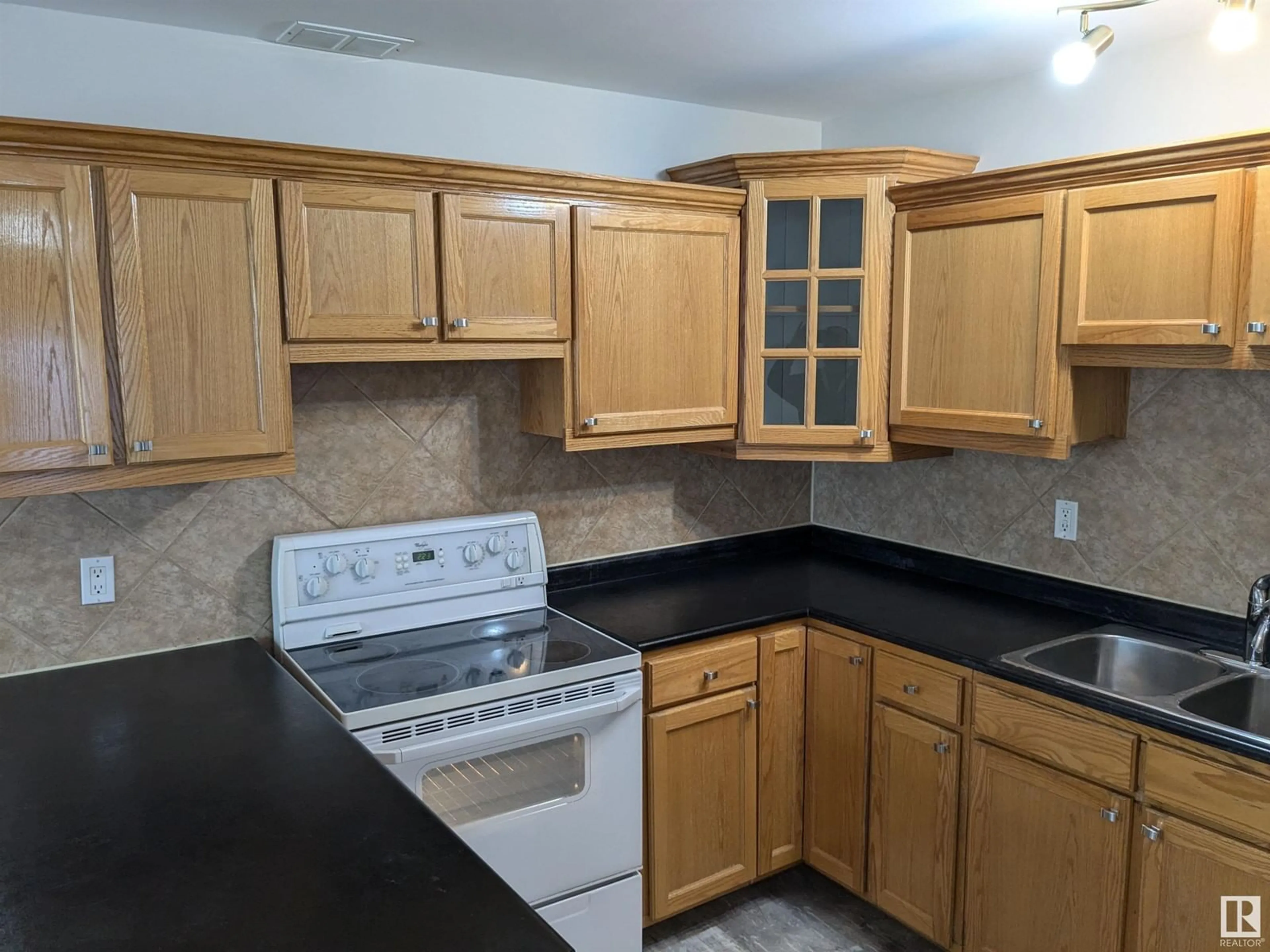 Standard kitchen, unknown for 10814 51 AV NW, Edmonton Alberta T6H0L2