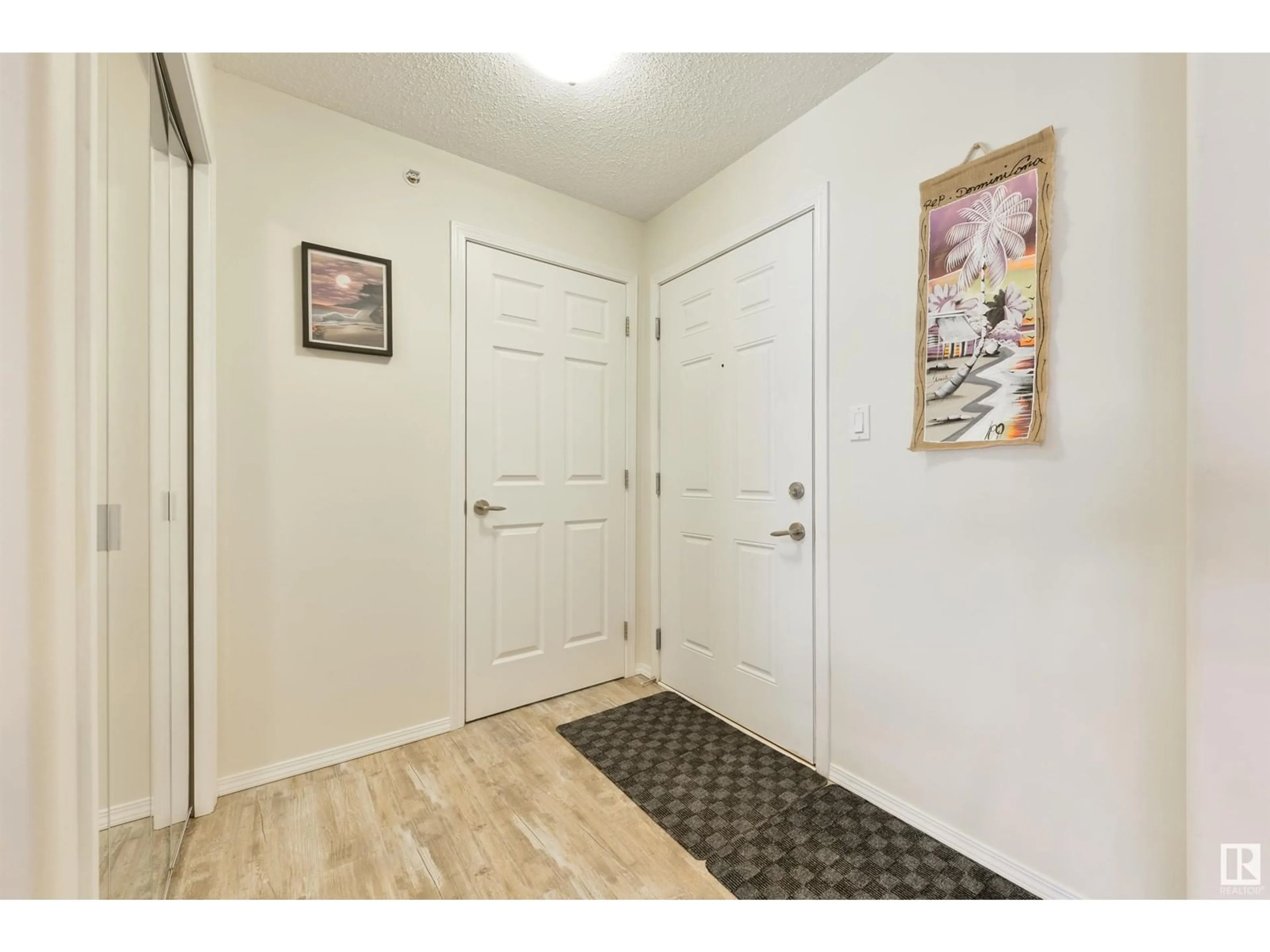 Indoor entryway for #420 13625 34 ST NW, Edmonton Alberta T5A0E3