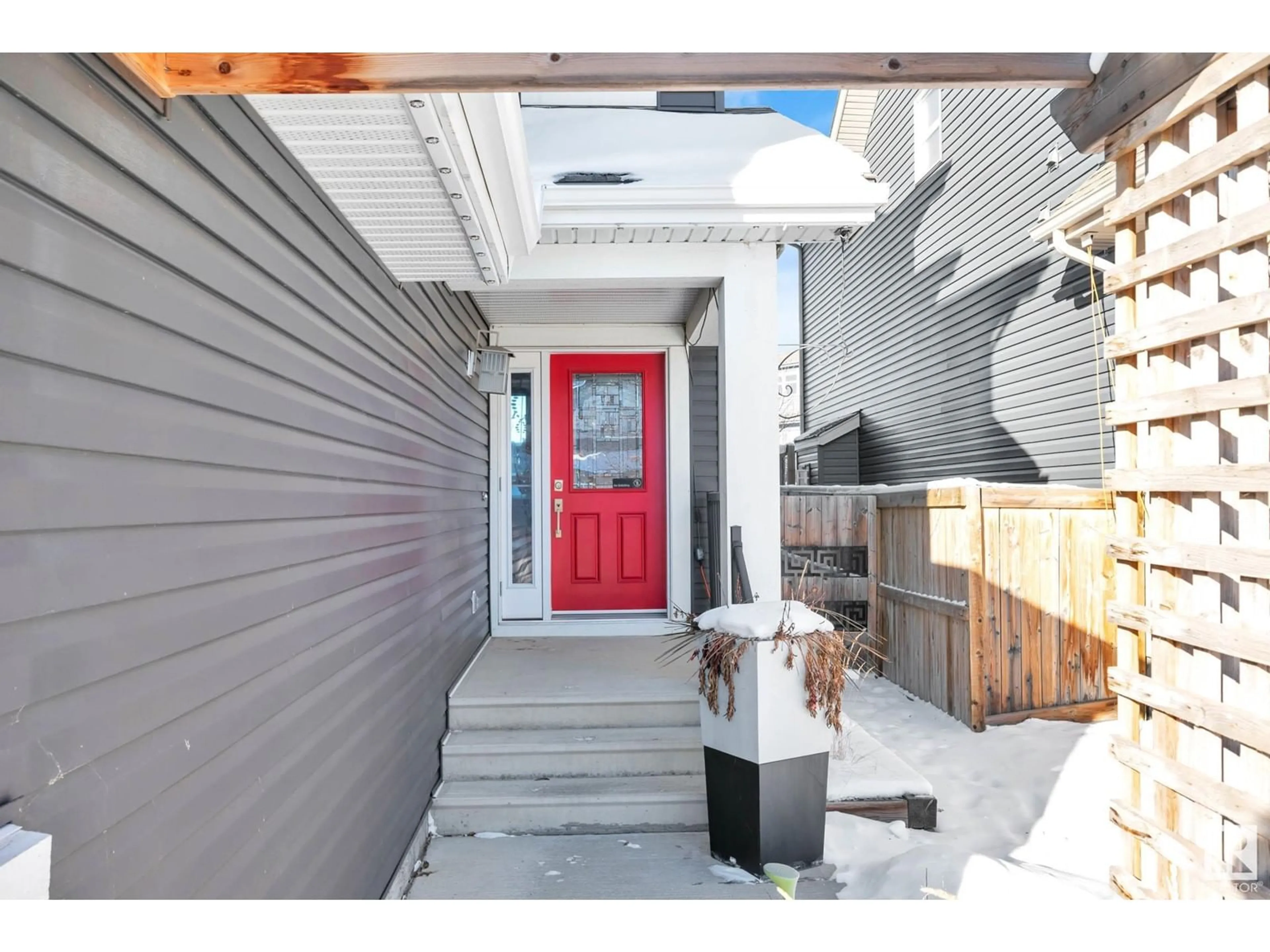 Indoor entryway for 12 Springdale PT, Sherwood Park Alberta T8H0S3