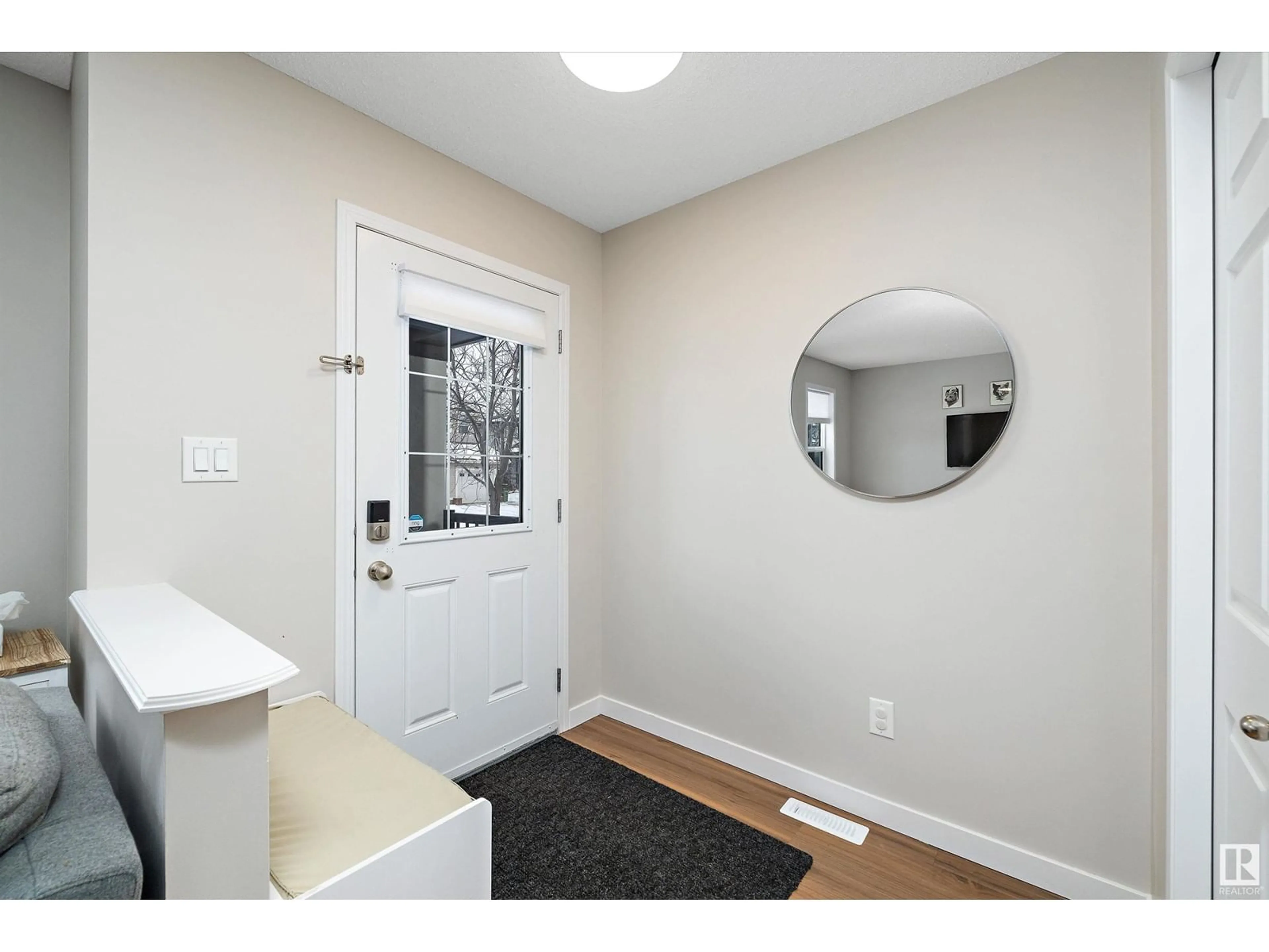 Indoor entryway for 21917 99A AV NW, Edmonton Alberta T5T4T2