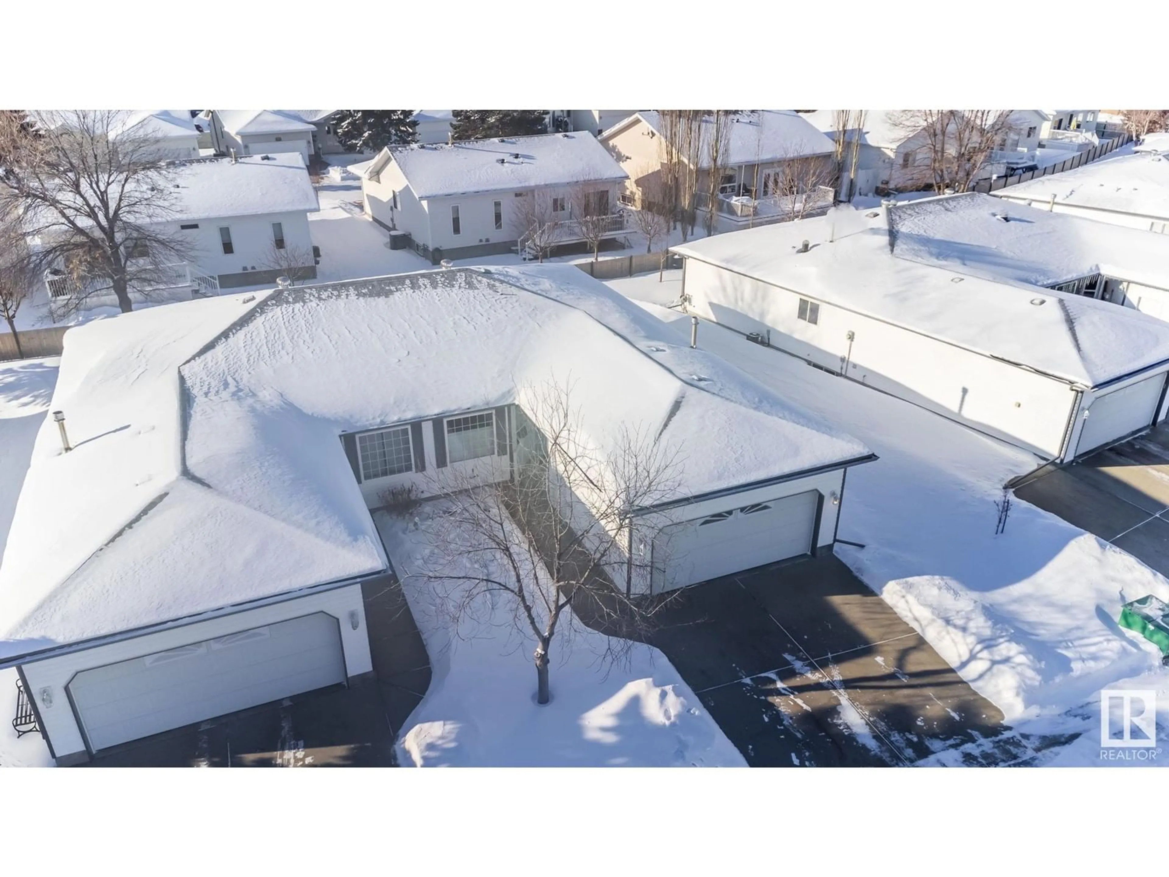 A pic from outside/outdoor area/front of a property/back of a property/a pic from drone, street for 7 CENTURY VILLAS CL, Fort Saskatchewan Alberta T8L4G7