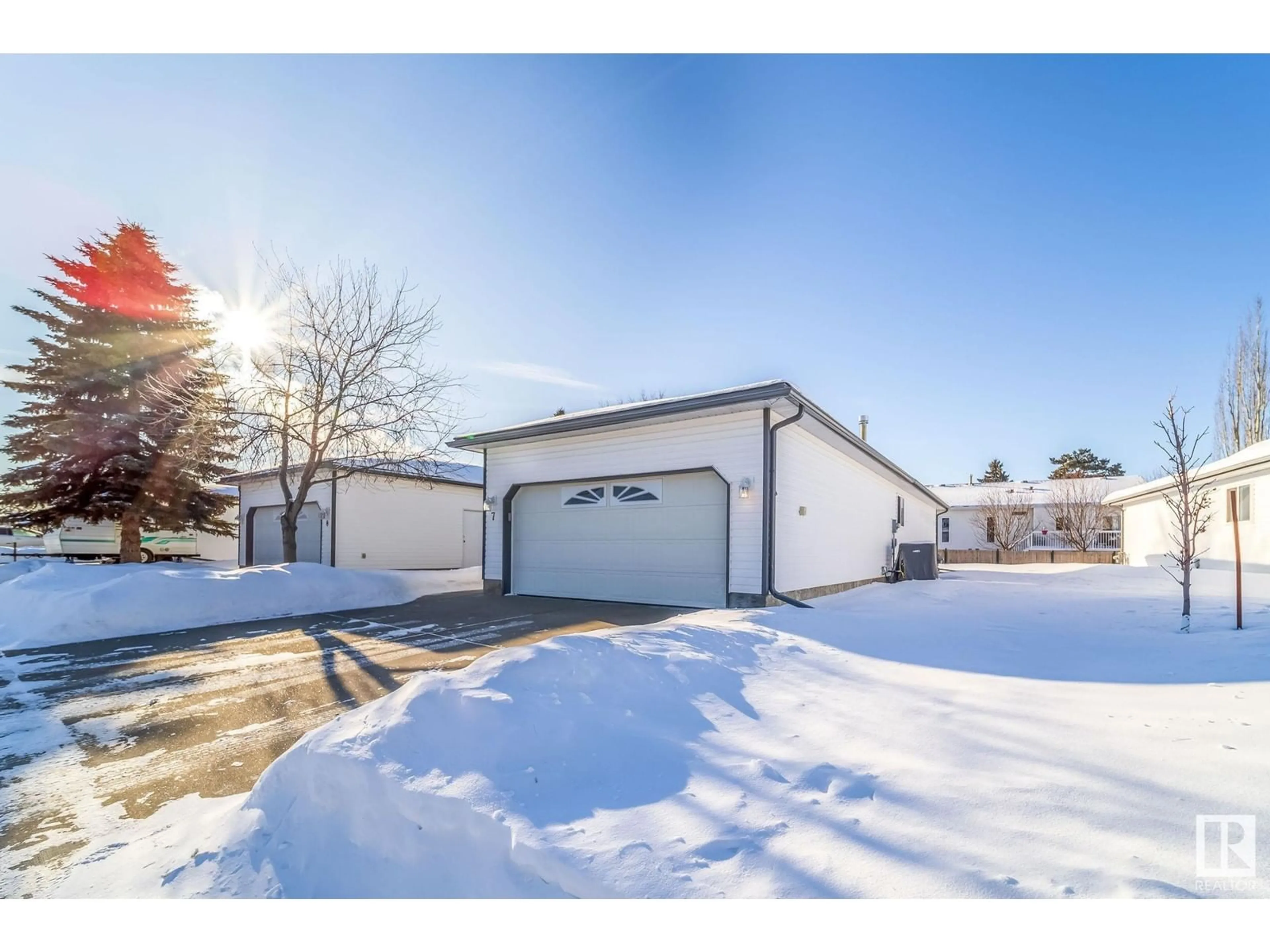 Indoor garage for 7 CENTURY VILLAS CL, Fort Saskatchewan Alberta T8L4G7