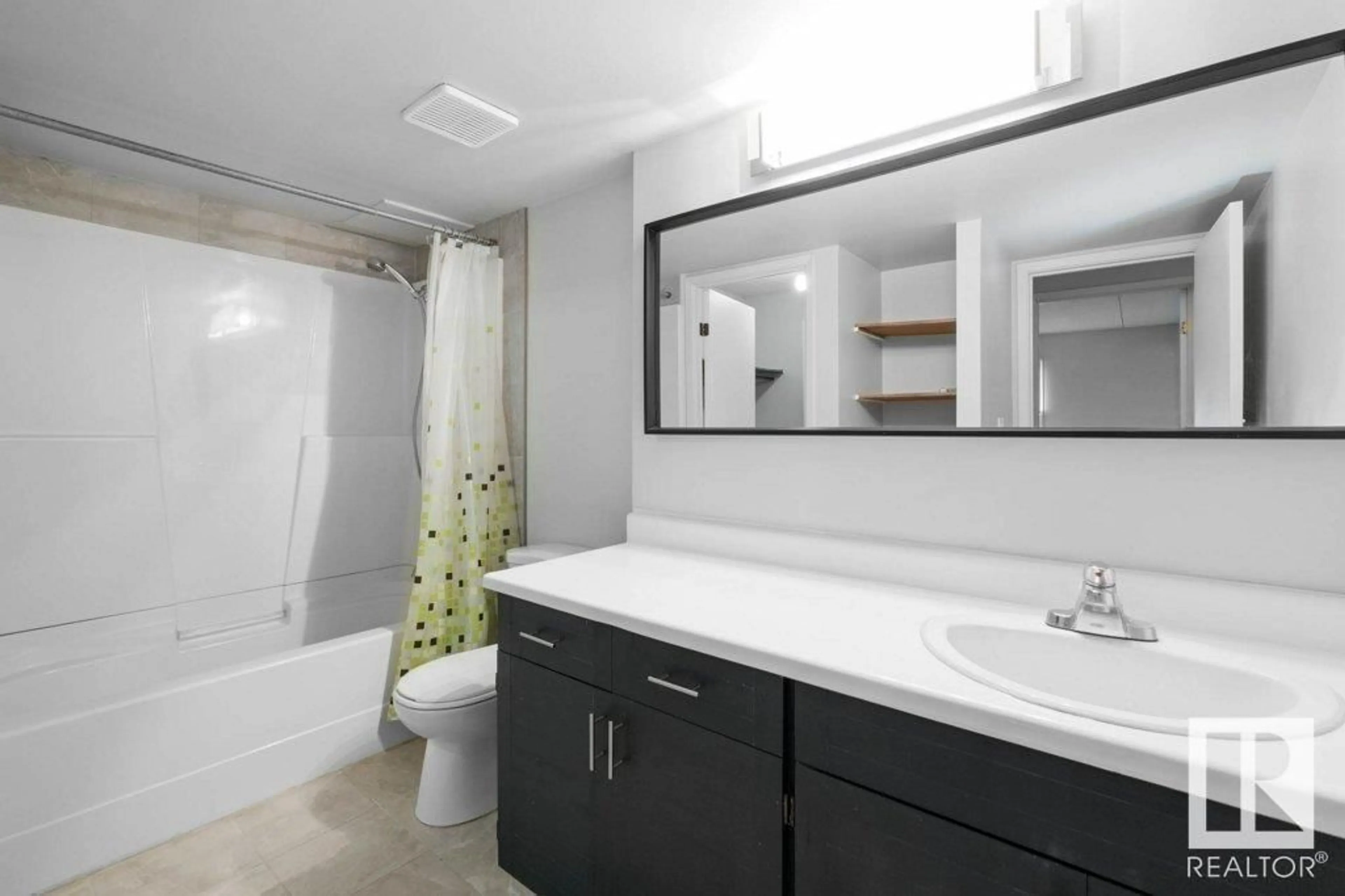 Standard bathroom, ceramic/tile floor for #202 9917 110 ST NW, Edmonton Alberta T5K2N4