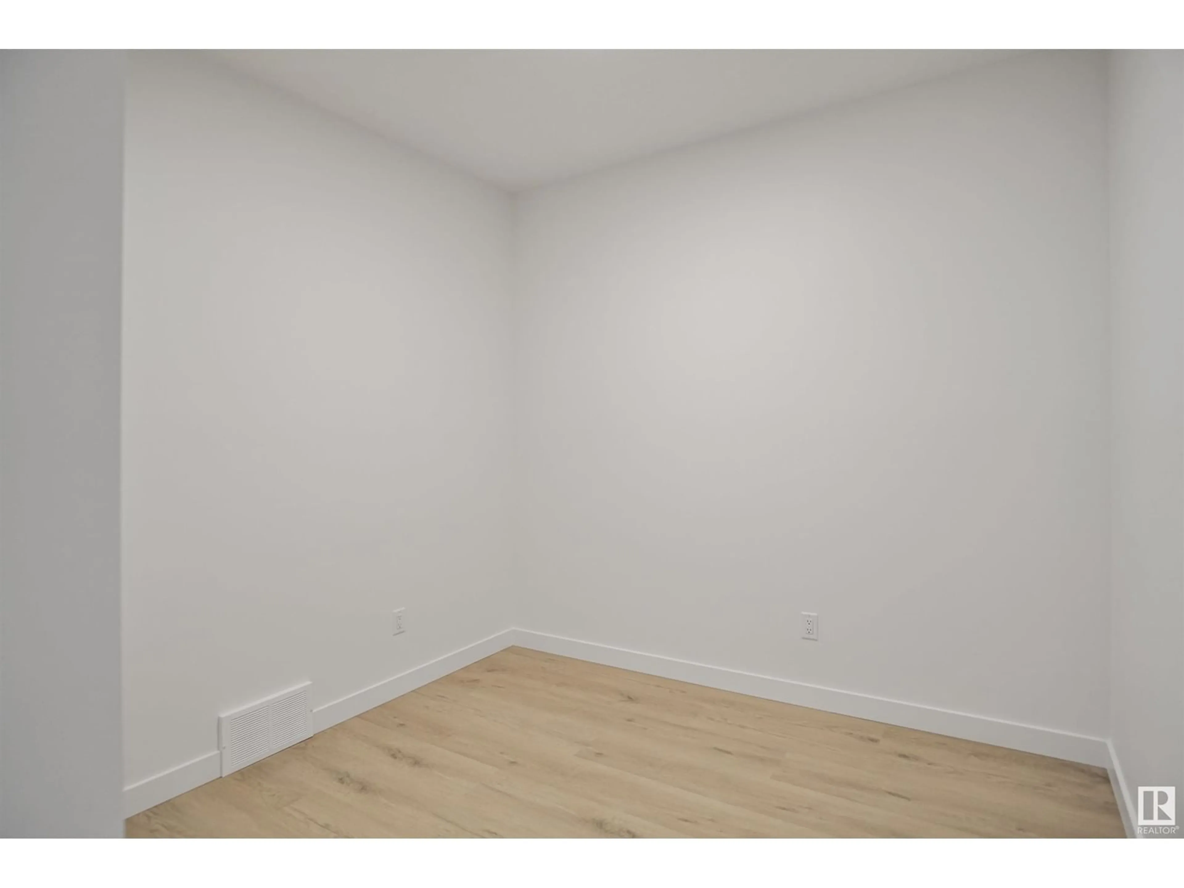 A pic of a room for 4932 KINNEY RD SW, Edmonton Alberta T6W5G9