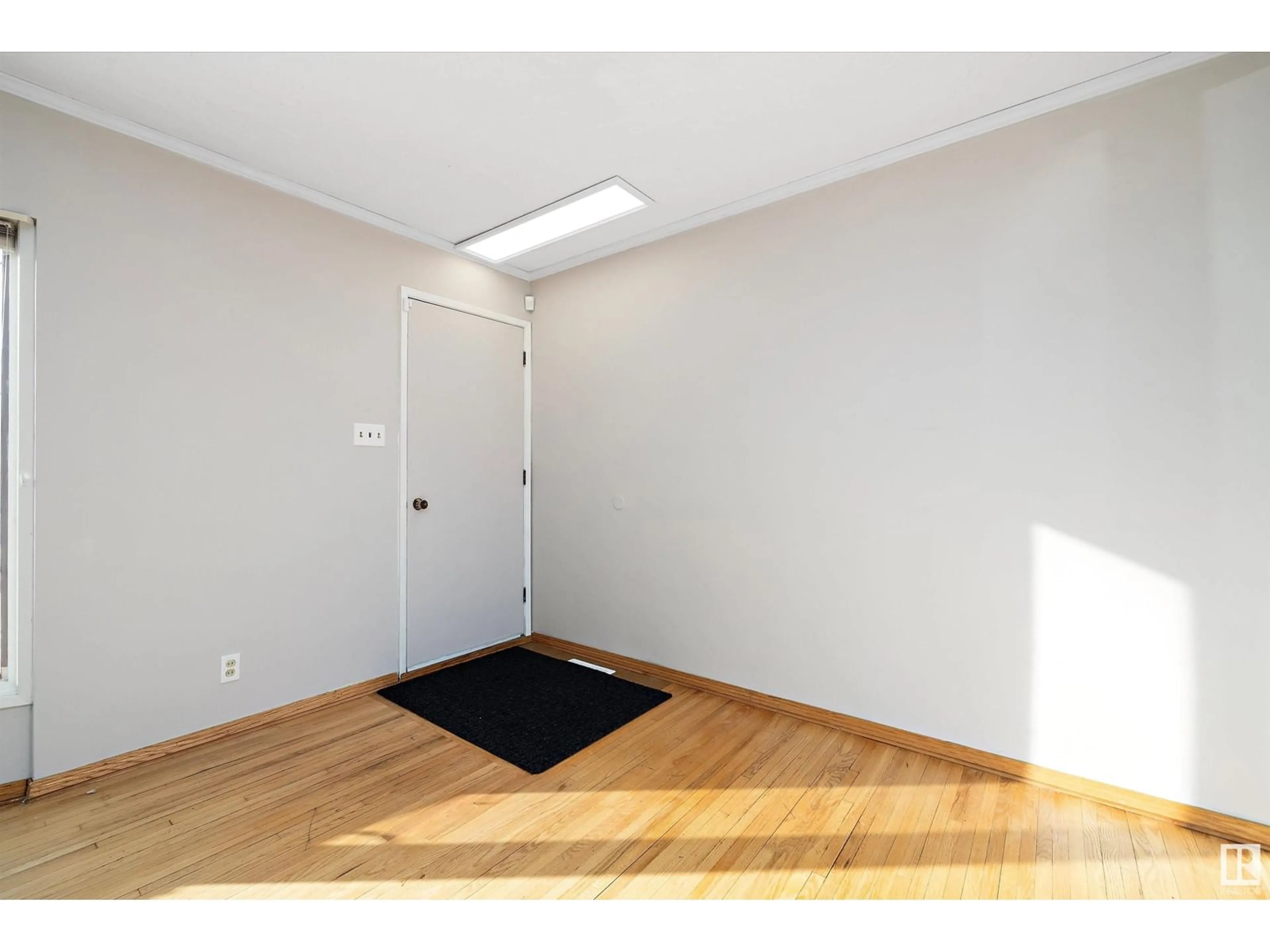 A pic of a room for 15236 86 AV NW, Edmonton Alberta T5R4C3