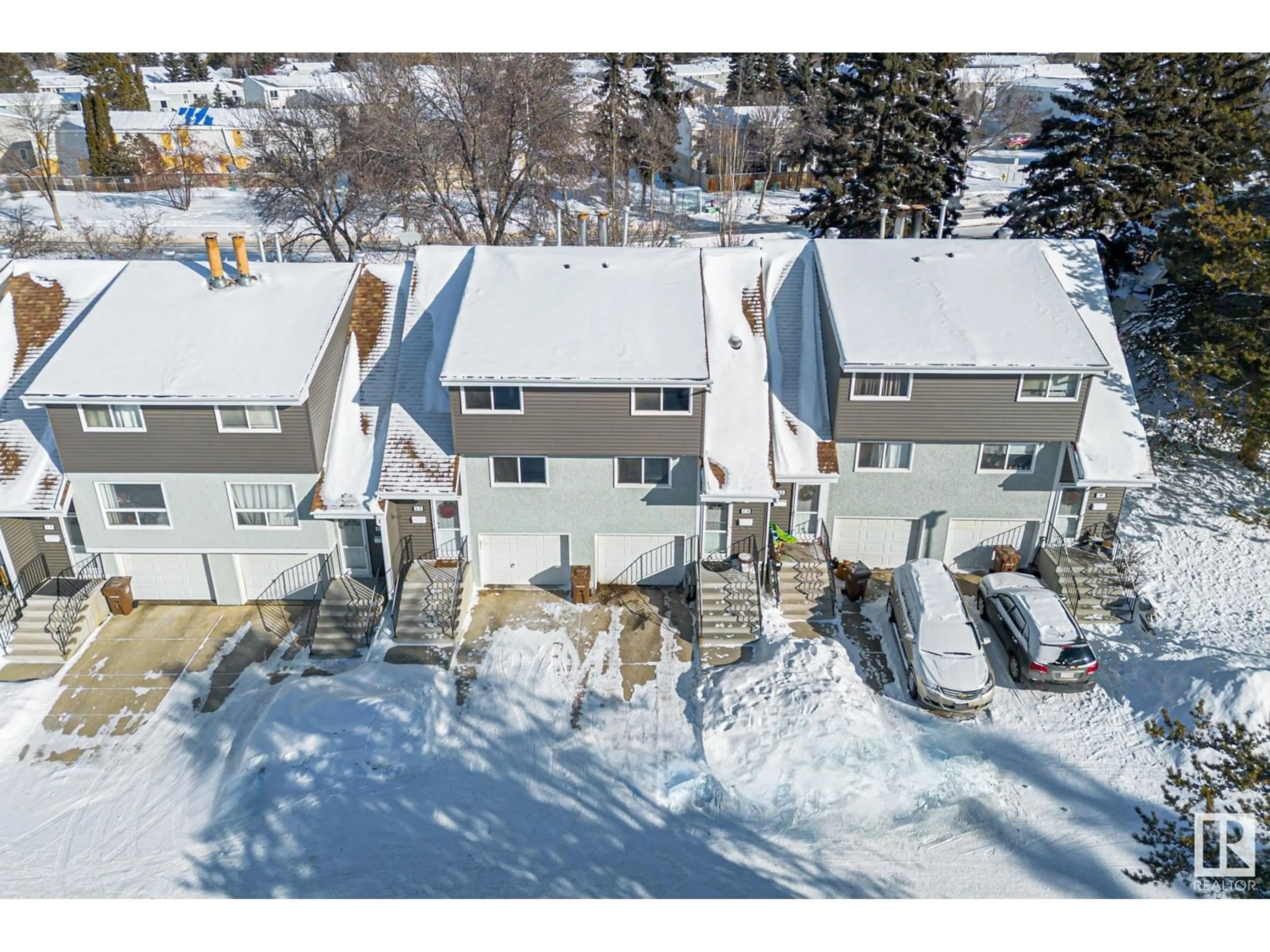 A pic from outside/outdoor area/front of a property/back of a property/a pic from drone, street for 13 GRANDIN WOODS ES, St. Albert Alberta T8N2Y4