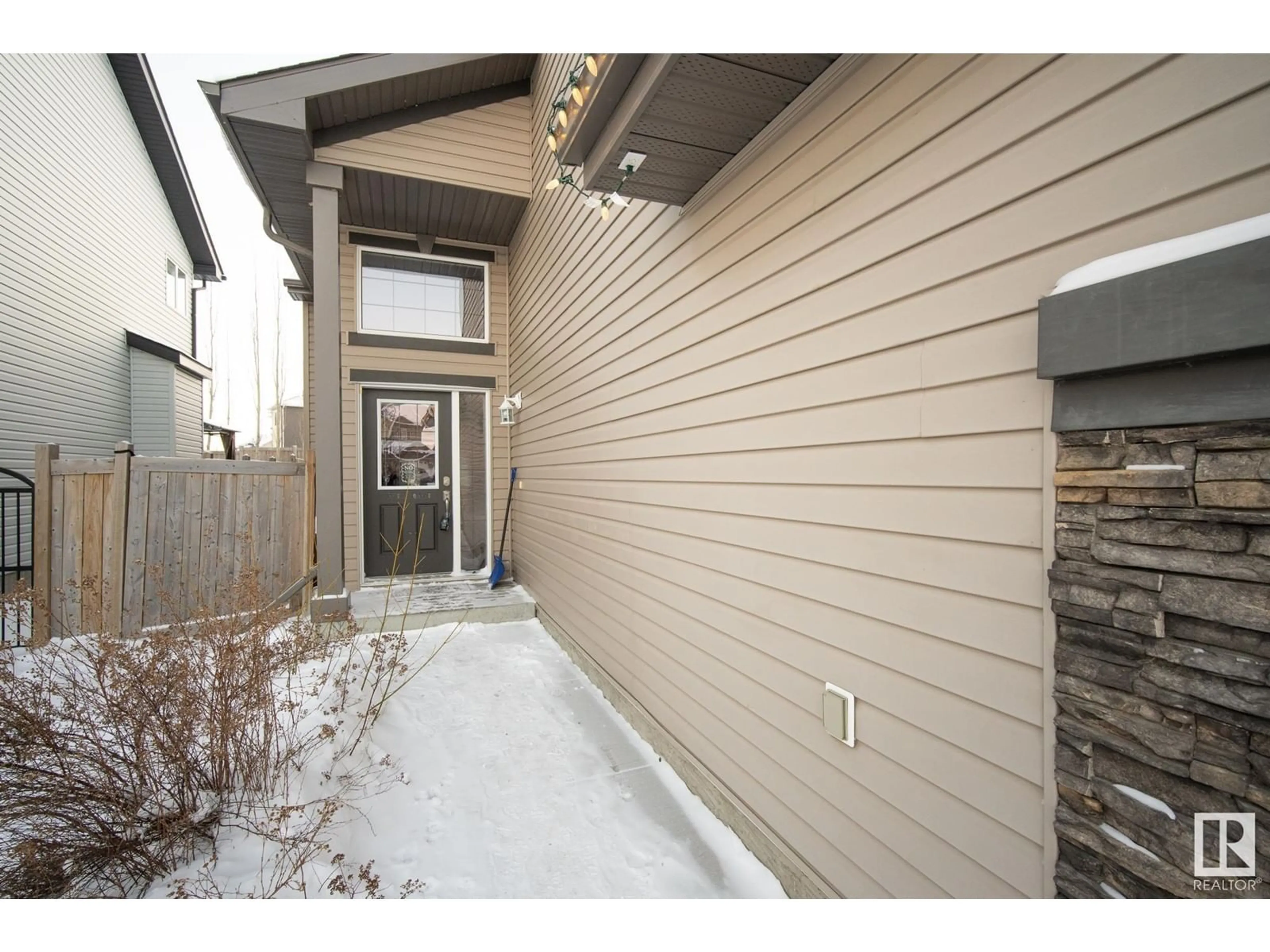 Indoor entryway for 53 SIENNA GA, Fort Saskatchewan Alberta T8L0J2