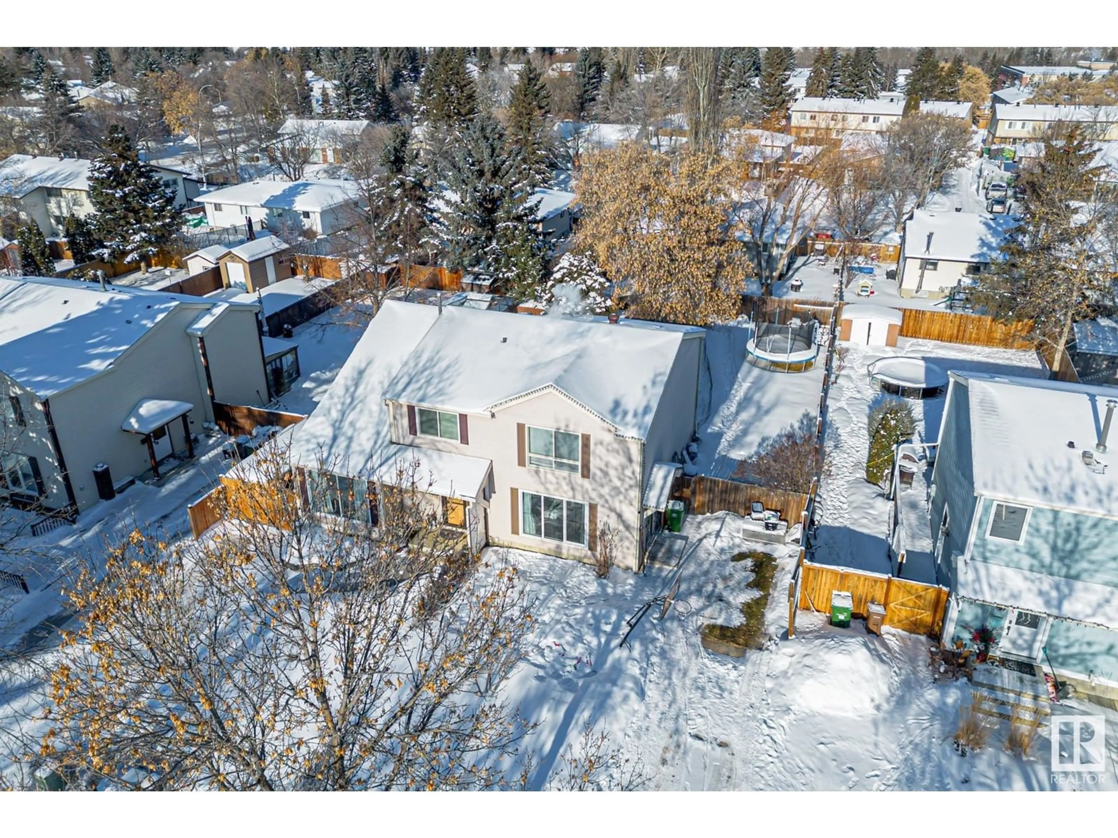 A pic from outside/outdoor area/front of a property/back of a property/a pic from drone, street for 16 WAVERLY DR, St. Albert Alberta T8N3N3