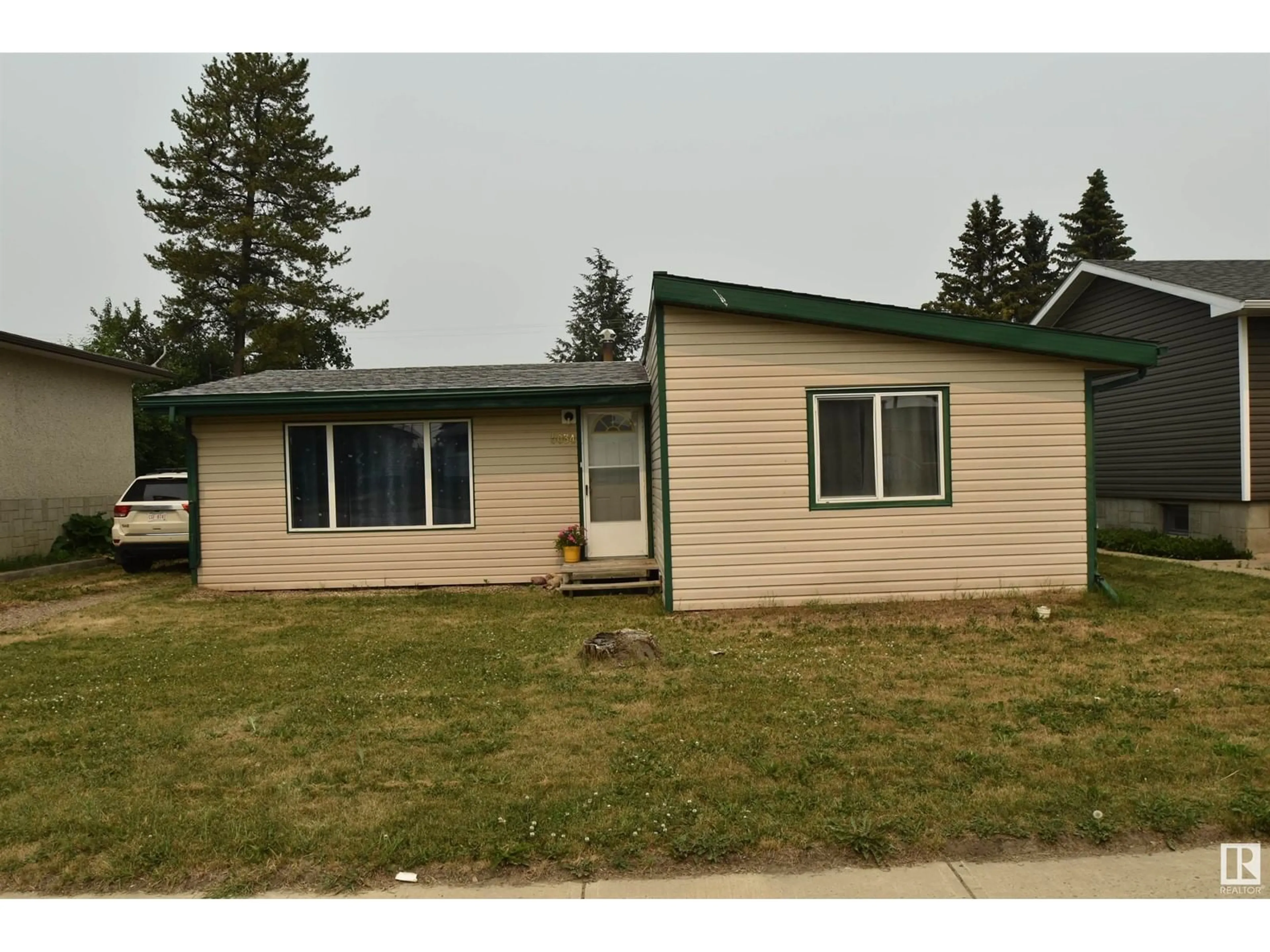 Home with vinyl exterior material, street for 5034 45 AV, St. Paul Town Alberta T0A3A4