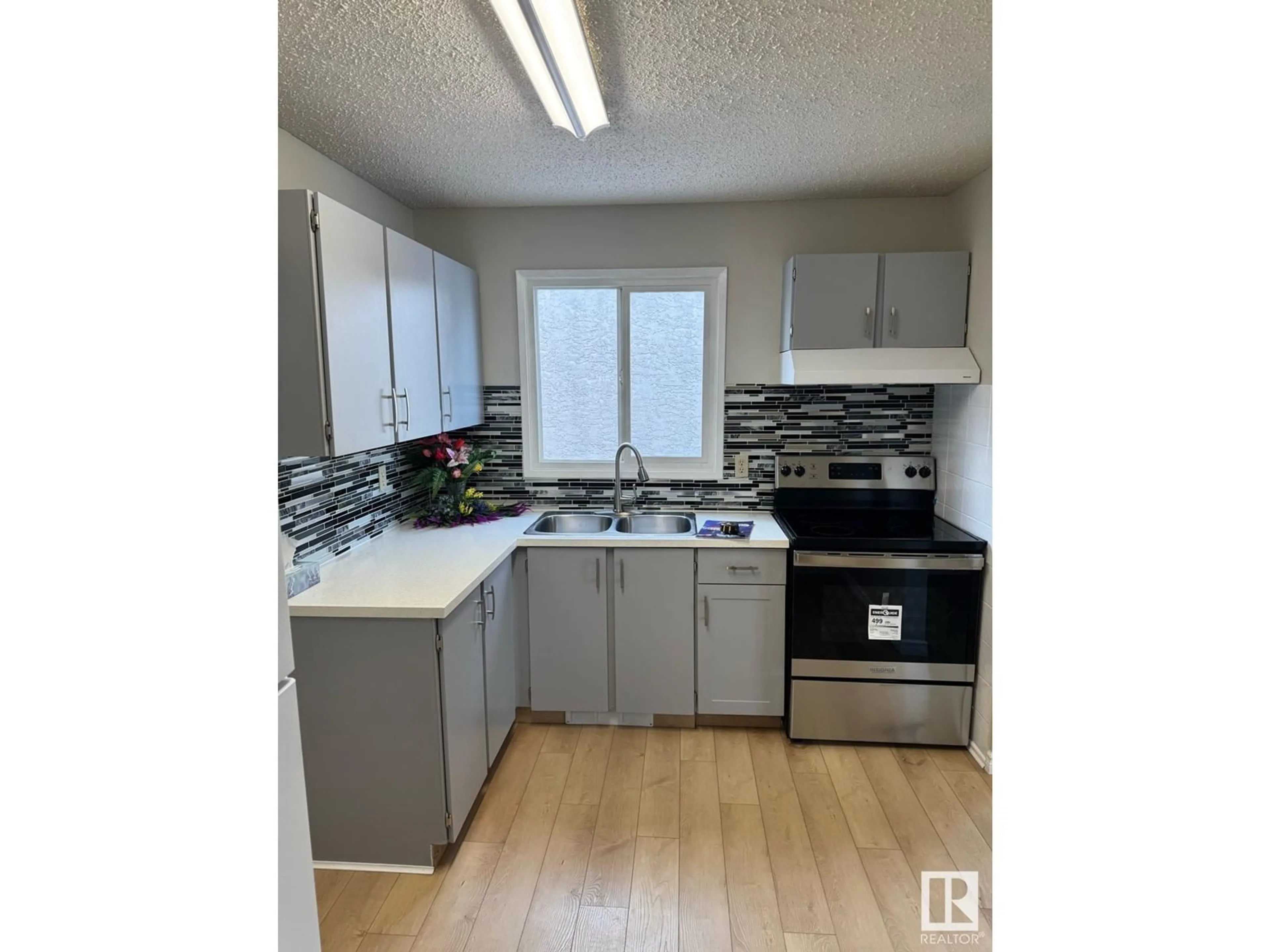 Standard kitchen, unknown for 13857 114 ST NW, Edmonton Alberta T5X4A1