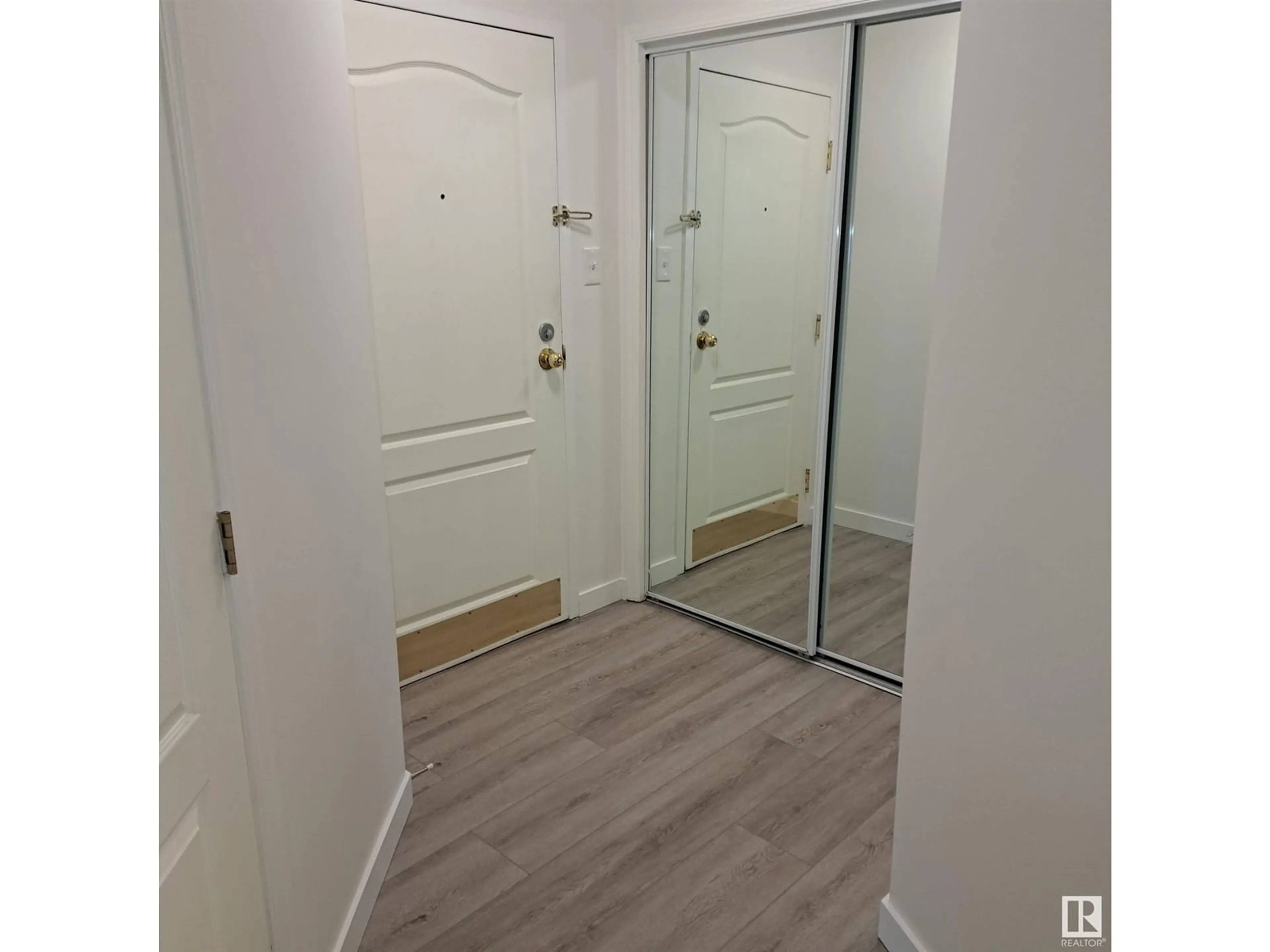 Indoor entryway for #103 - 10810 86 AV, Edmonton Alberta T6E2N2