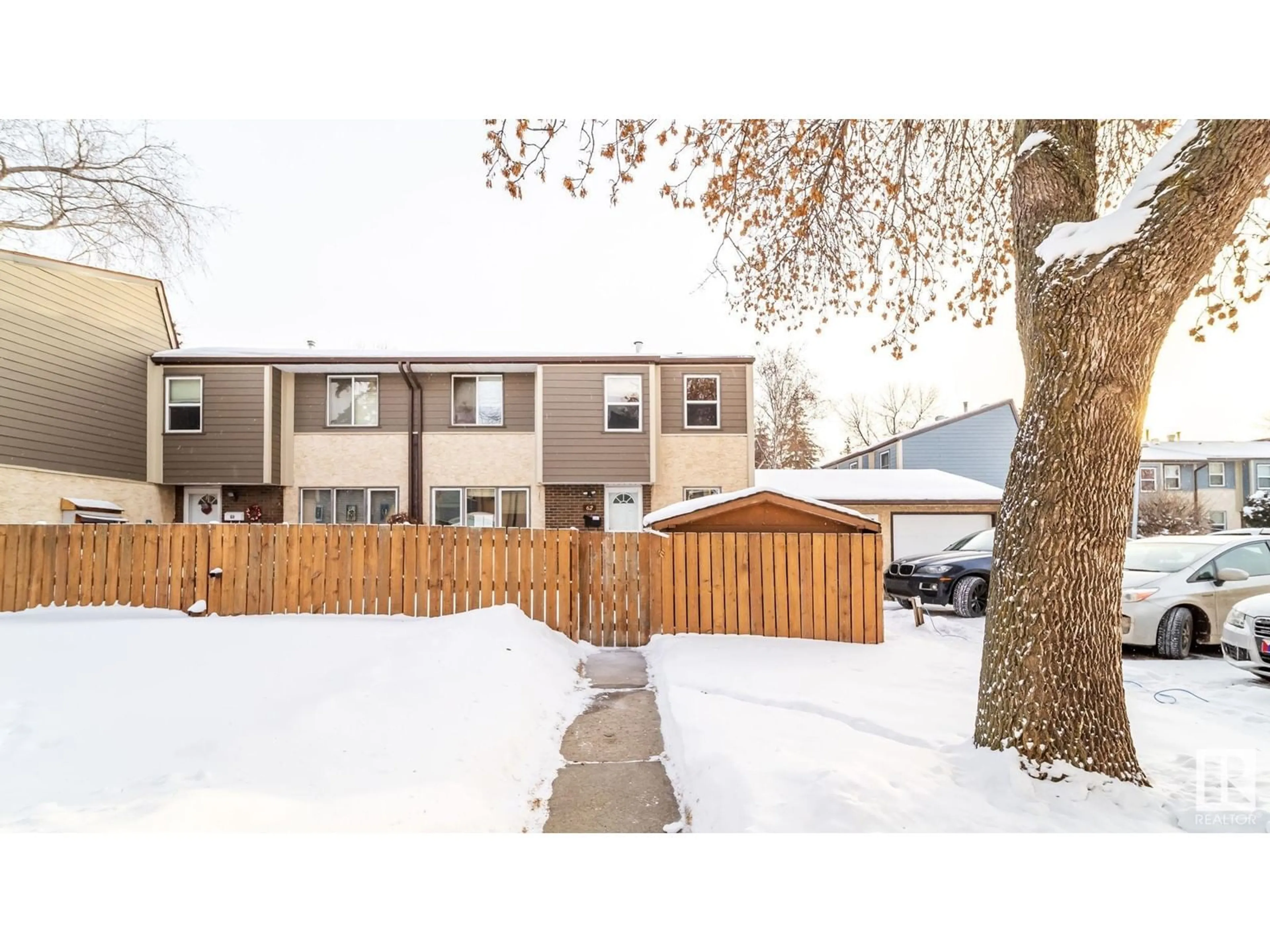 A pic from outside/outdoor area/front of a property/back of a property/a pic from drone, street for 62 willowdale PL NW NW, Edmonton Alberta T5T1Z4