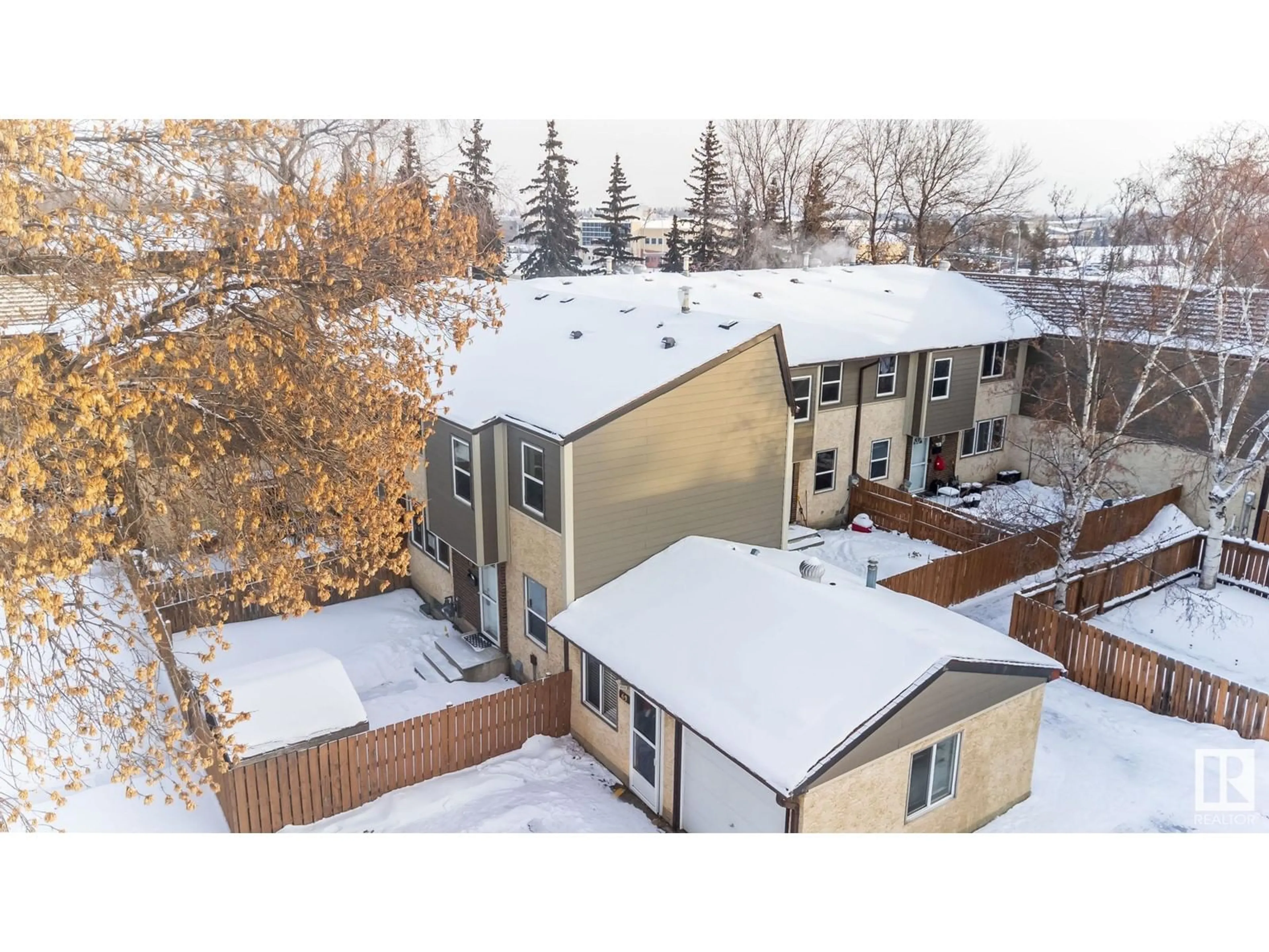 A pic from outside/outdoor area/front of a property/back of a property/a pic from drone, unknown for 62 willowdale PL NW NW, Edmonton Alberta T5T1Z4