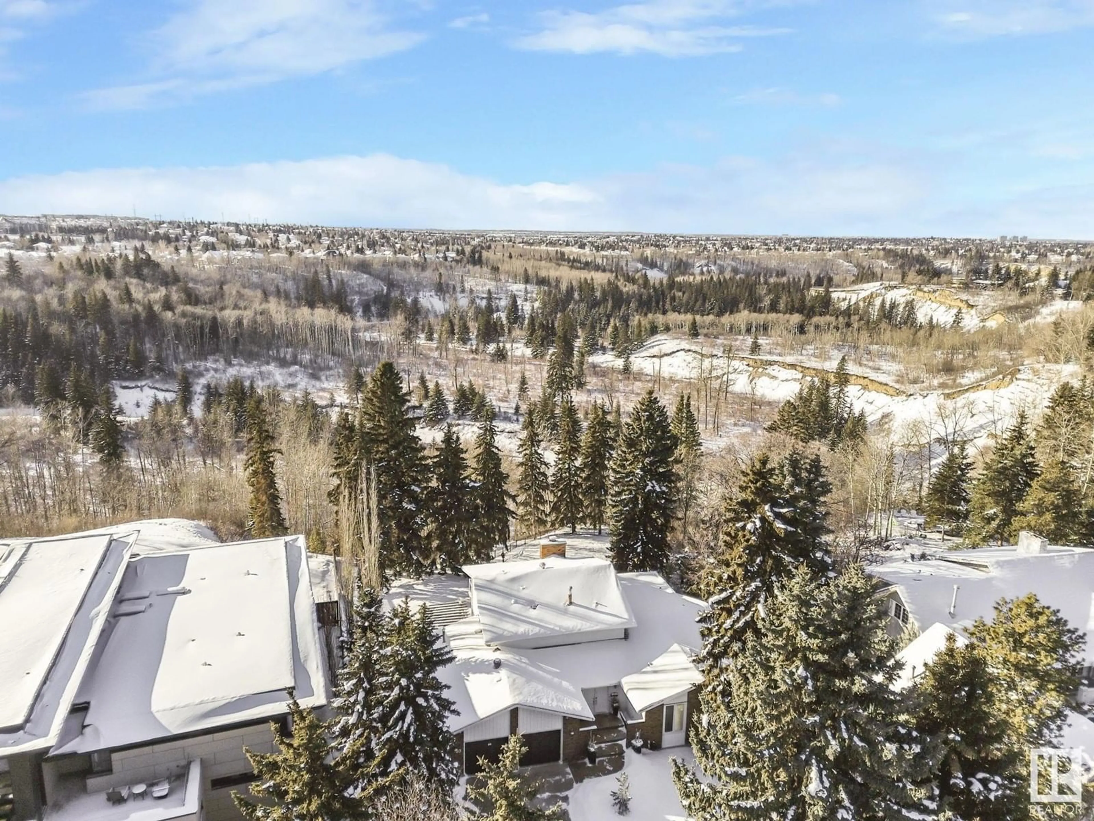 A pic from outside/outdoor area/front of a property/back of a property/a pic from drone, unknown for 63 WESTBROOK DR NW, Edmonton Alberta T6J2C8