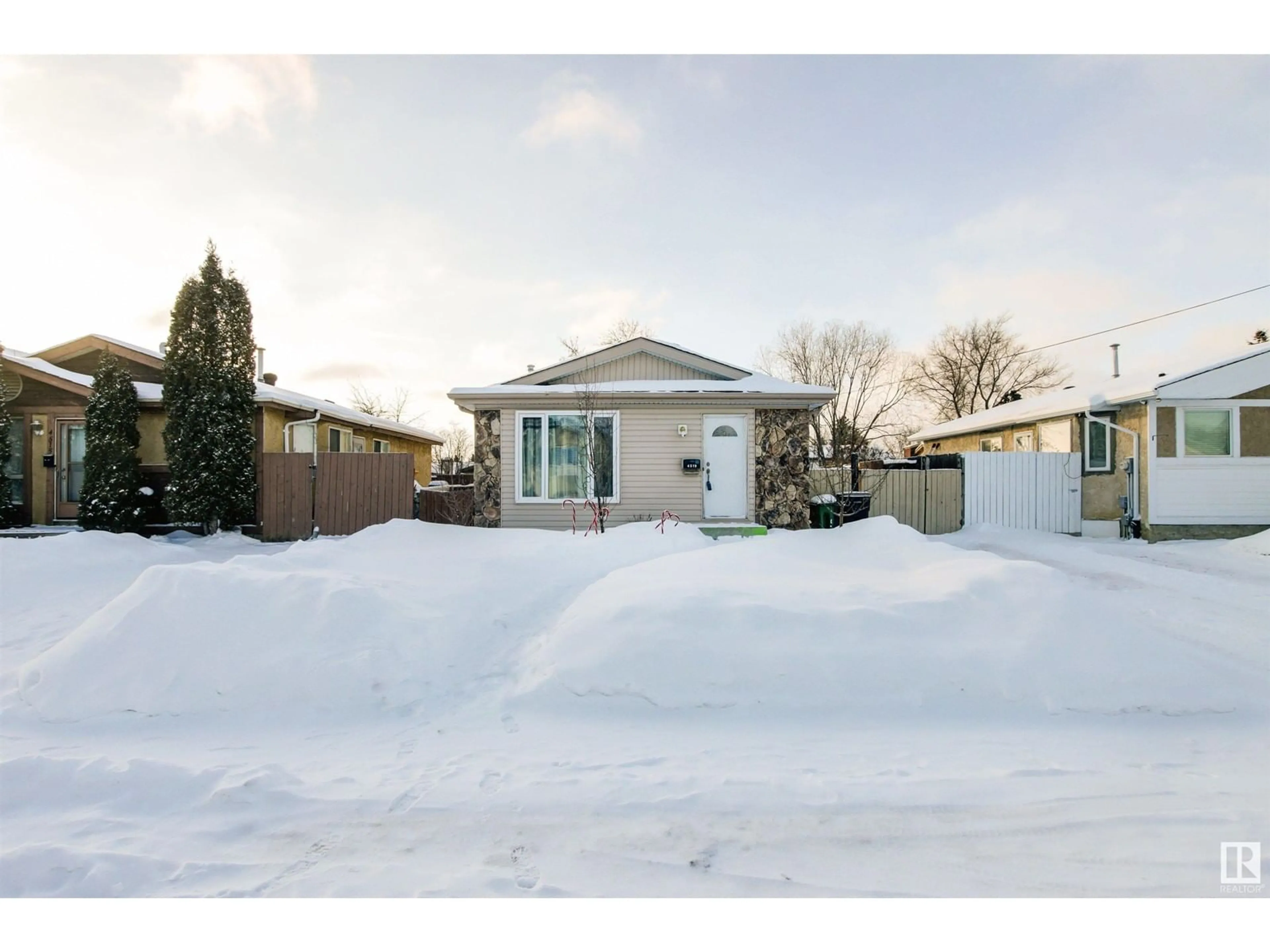 Unknown for 4519 32A AV NW, Edmonton Alberta T6L4K7