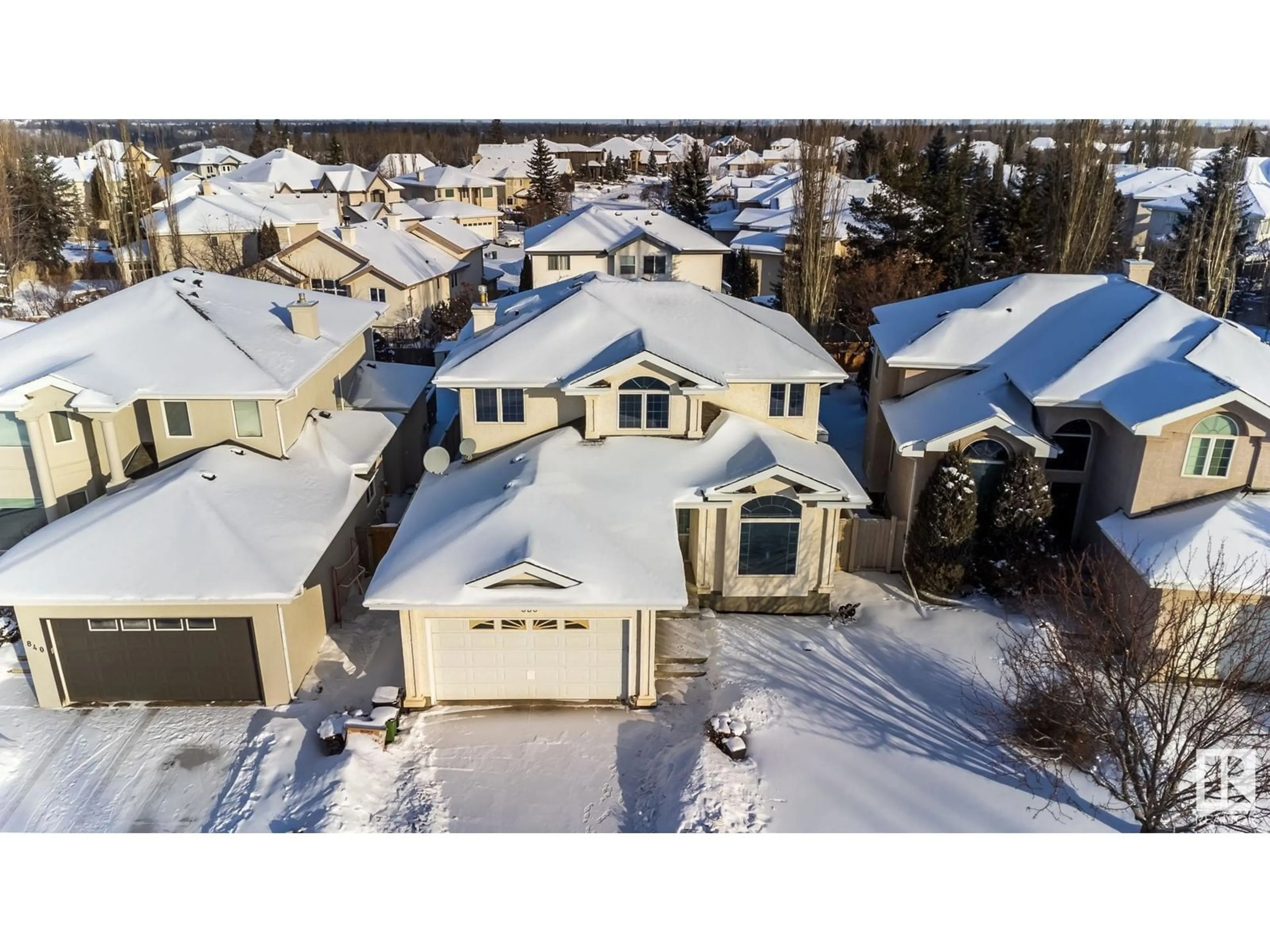 A pic from outside/outdoor area/front of a property/back of a property/a pic from drone, street for 838 TWIN BROOKS CL NW, Edmonton Alberta T6J7G4