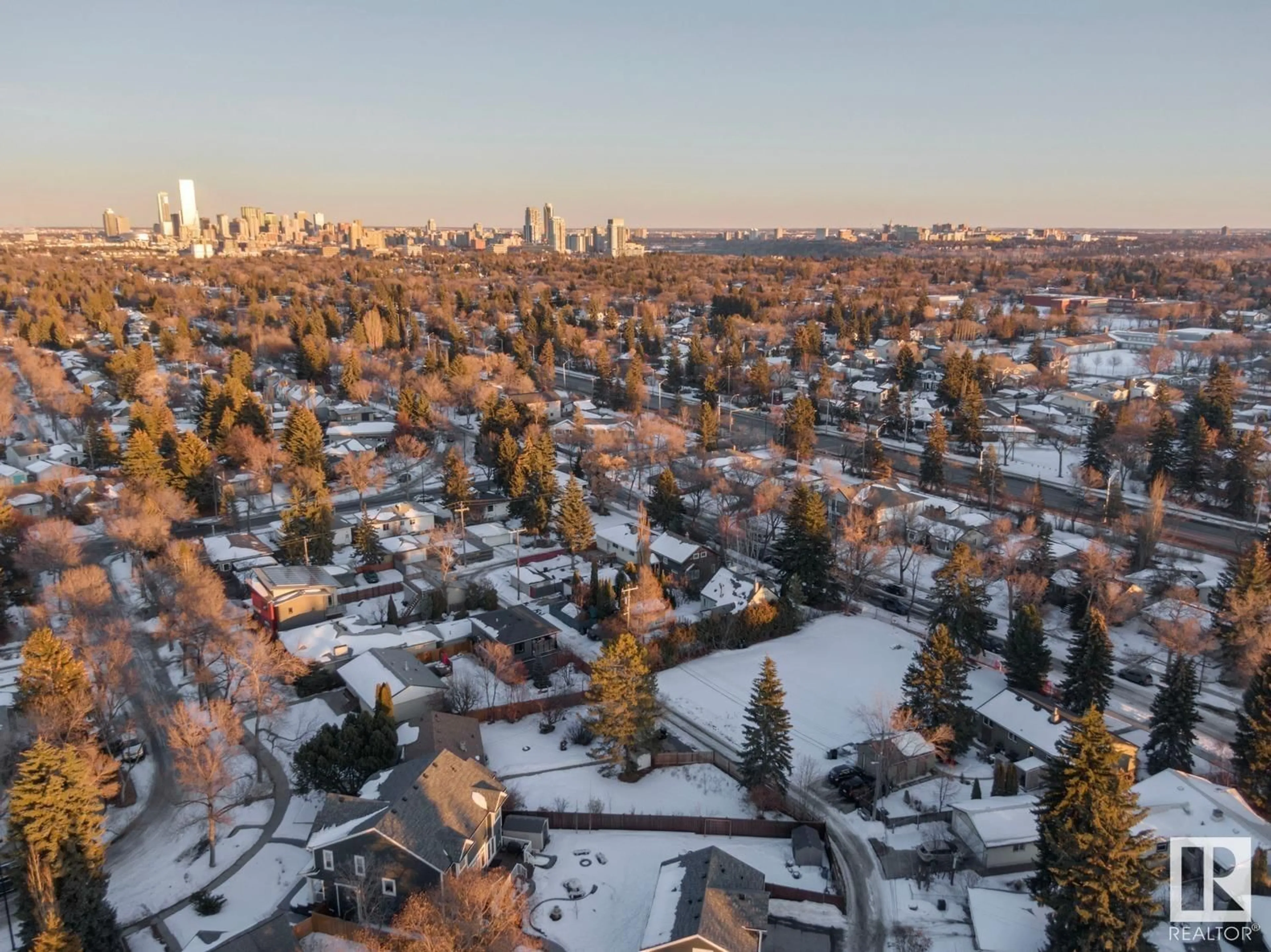 A pic from outside/outdoor area/front of a property/back of a property/a pic from drone, city buildings view from balcony for 13920 107A AV NW, Edmonton Alberta T5L2H7