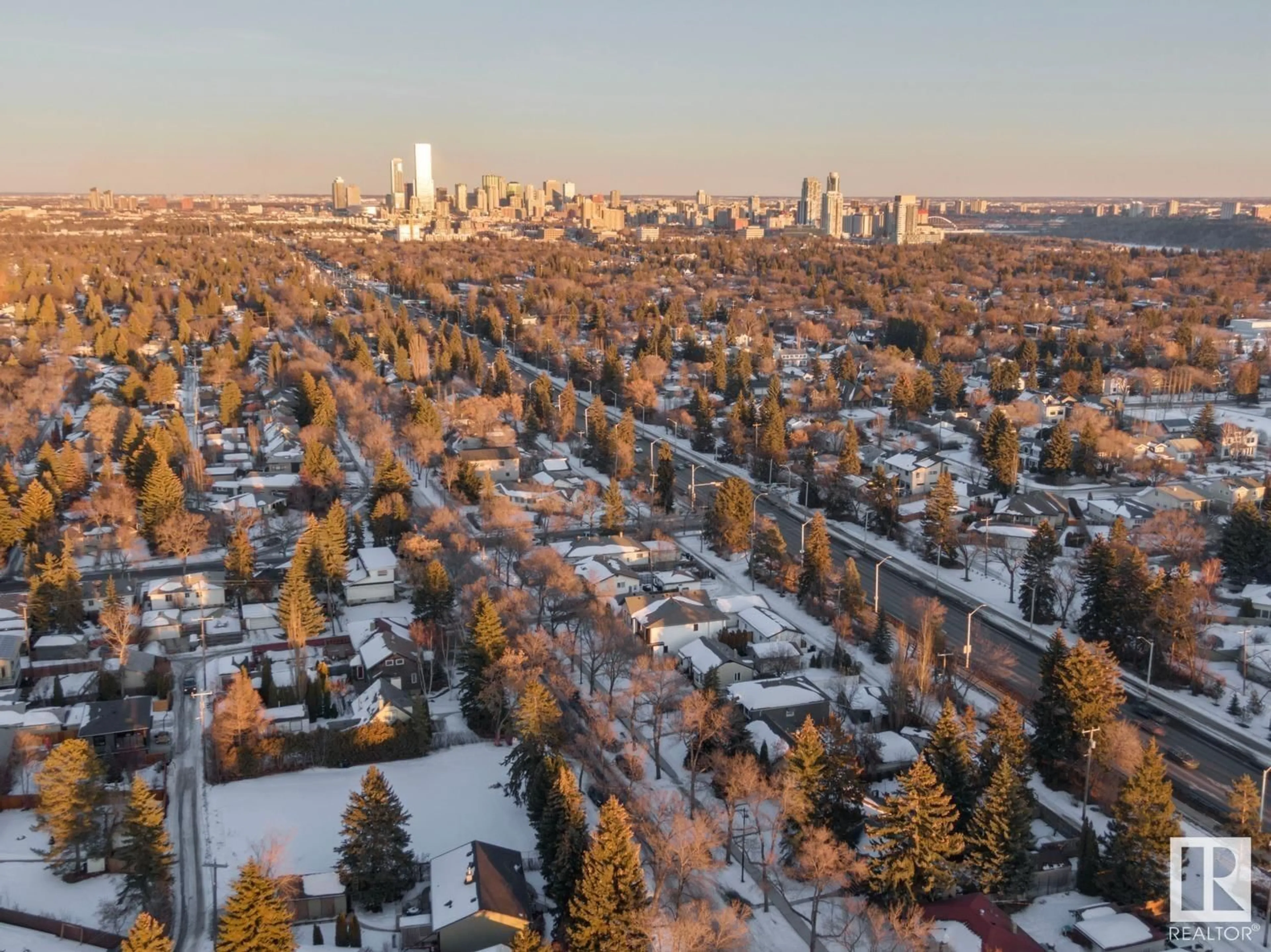 A pic from outside/outdoor area/front of a property/back of a property/a pic from drone, city buildings view from balcony for 13920 107A AV NW, Edmonton Alberta T5L2H7