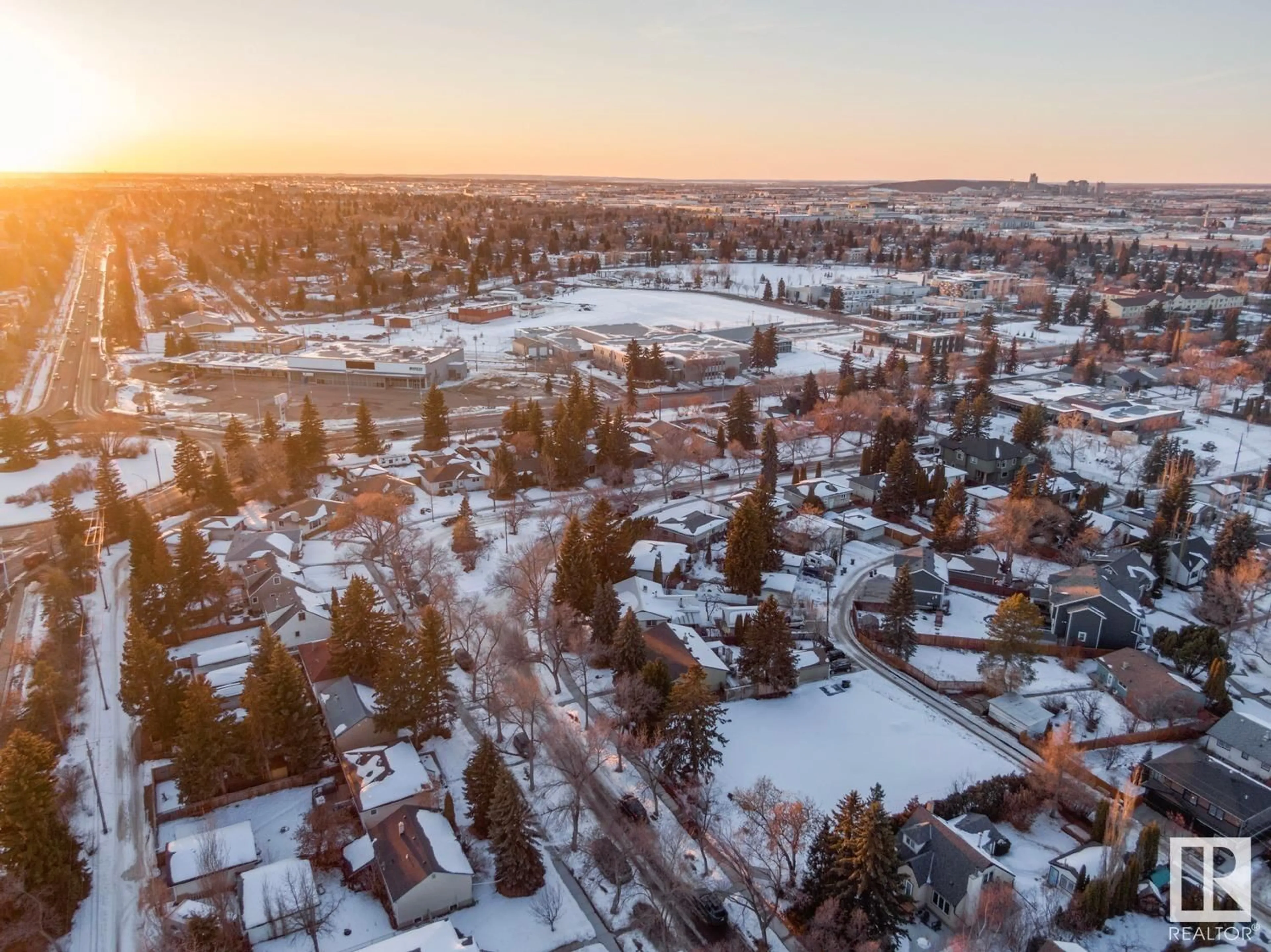 A pic from outside/outdoor area/front of a property/back of a property/a pic from drone, street for 13916 107A AV NW, Edmonton Alberta T5L2H7