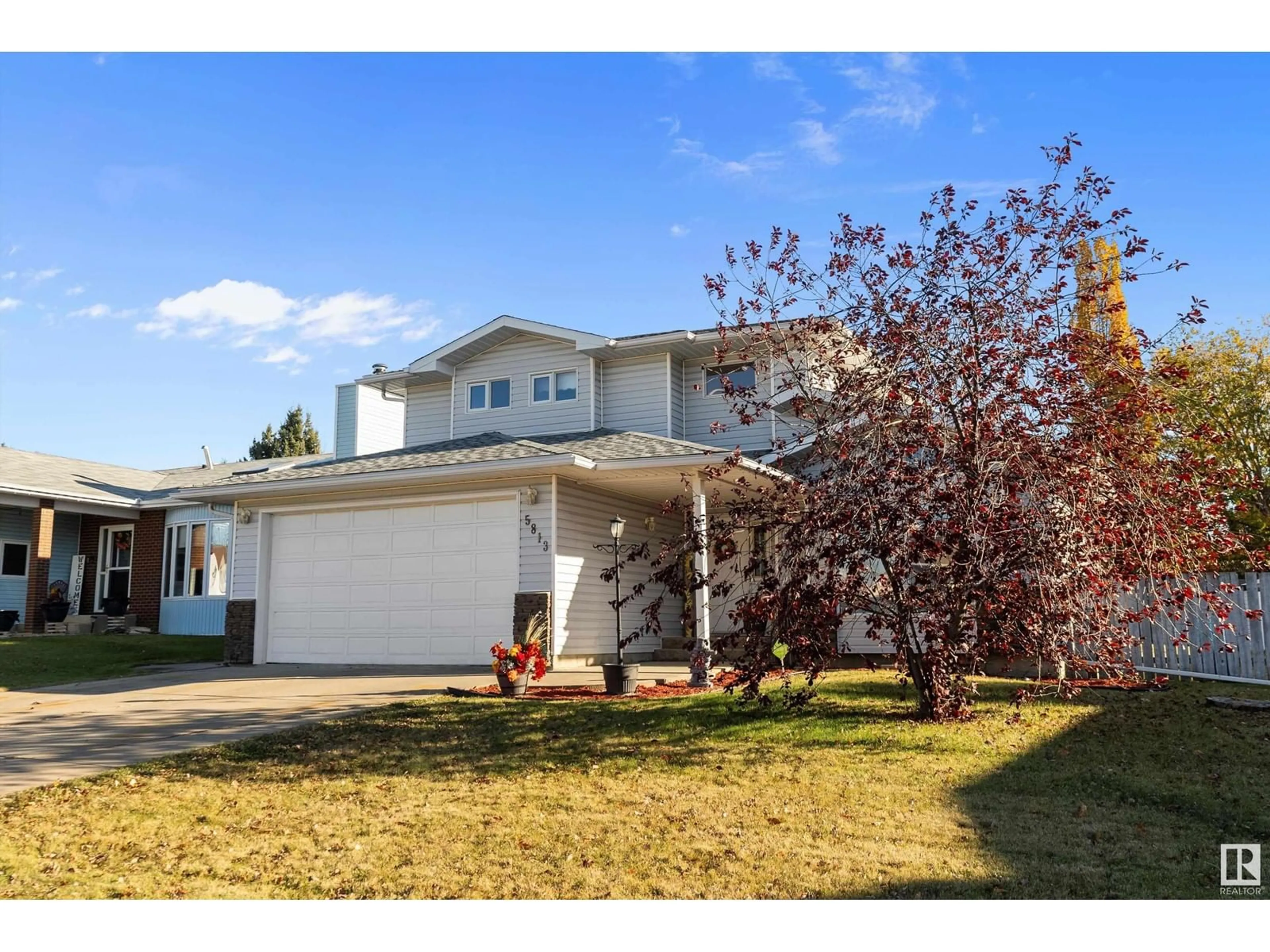 Home with vinyl exterior material, street for 5813 56 ST, Barrhead Alberta T7N1C8