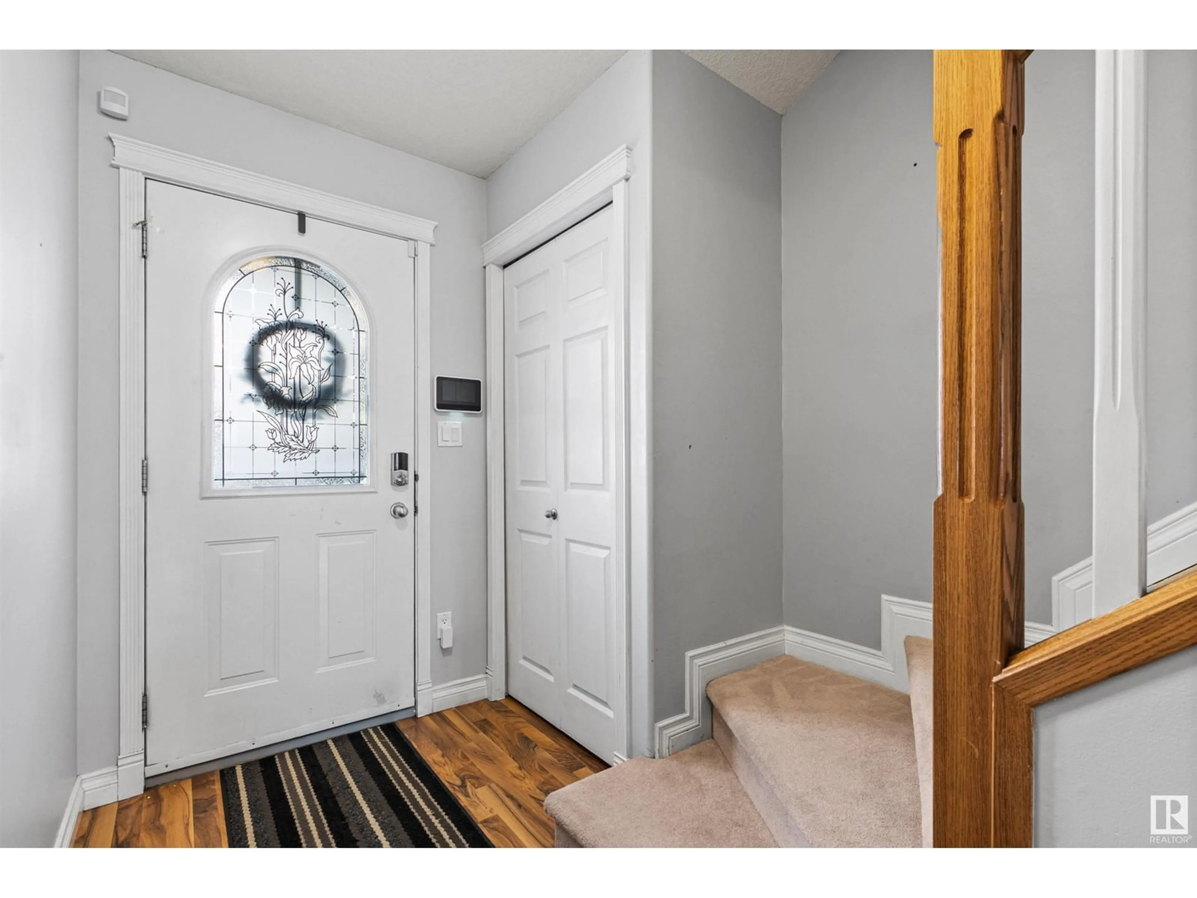 Indoor entryway for #4 16317 64 ST NW, Edmonton Alberta T5Y3M3