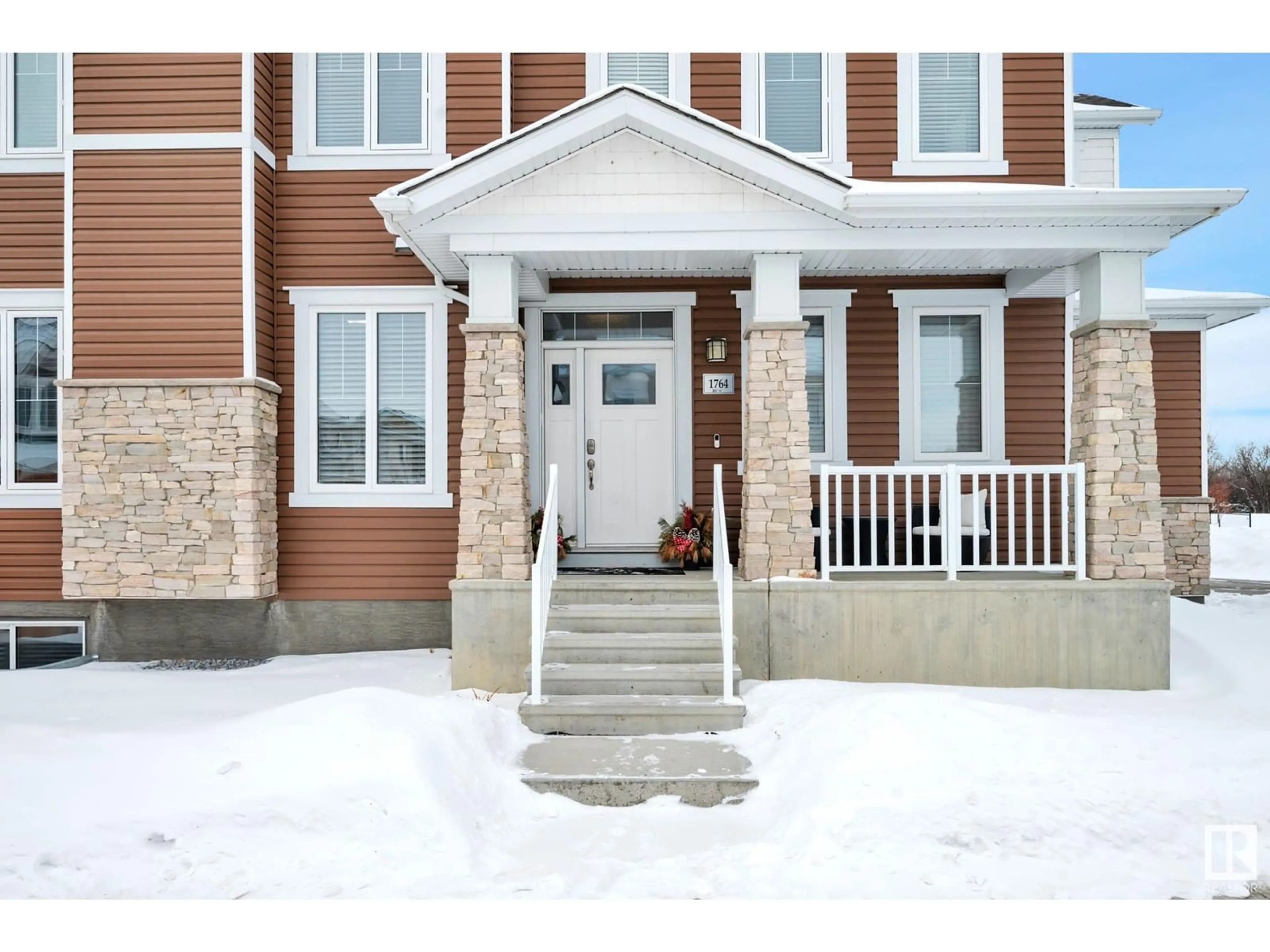 Indoor entryway for 1764 201 ST NW, Edmonton Alberta T6M0Y1