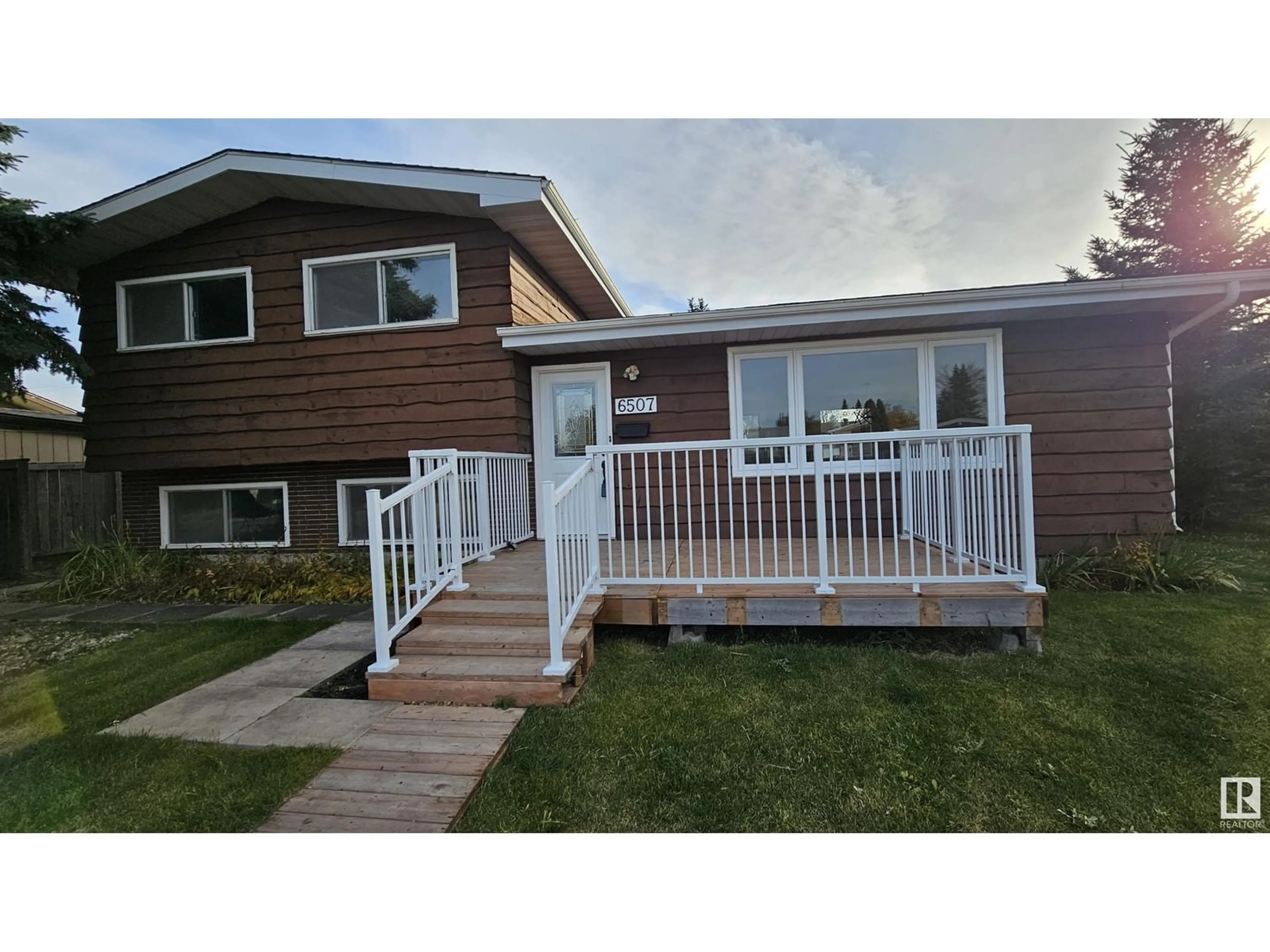 Home with vinyl exterior material, unknown for 6507 45A AV, Camrose Alberta T4V0C8