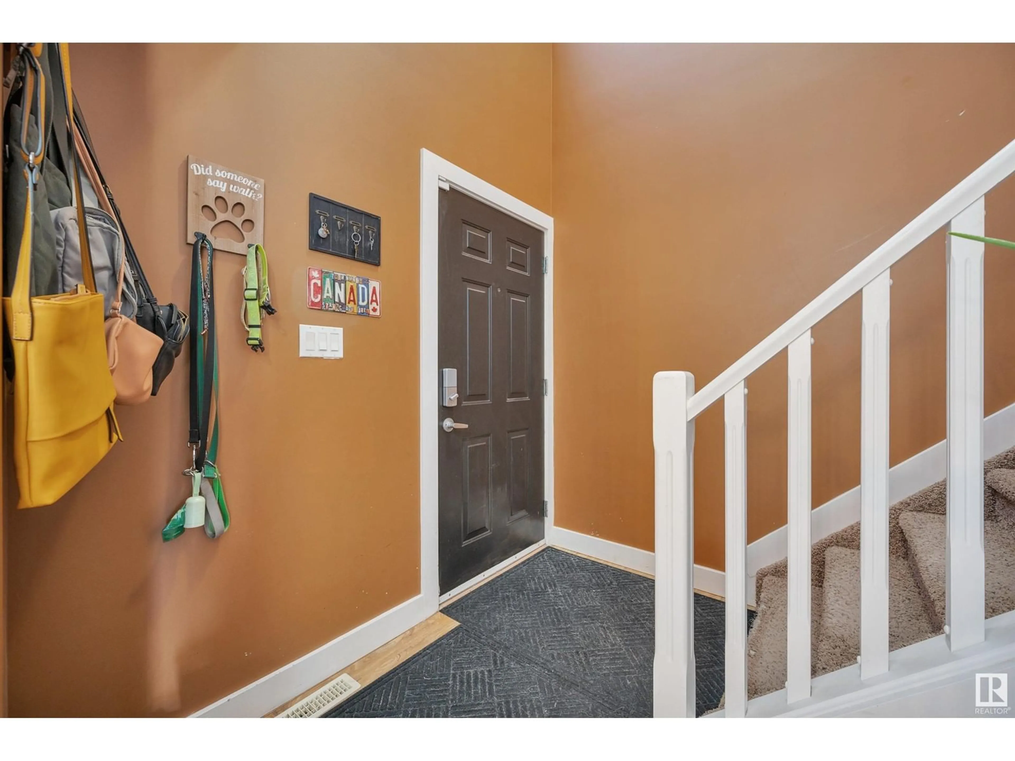 Indoor entryway for 11539 167A AV NW, Edmonton Alberta T5X6G9