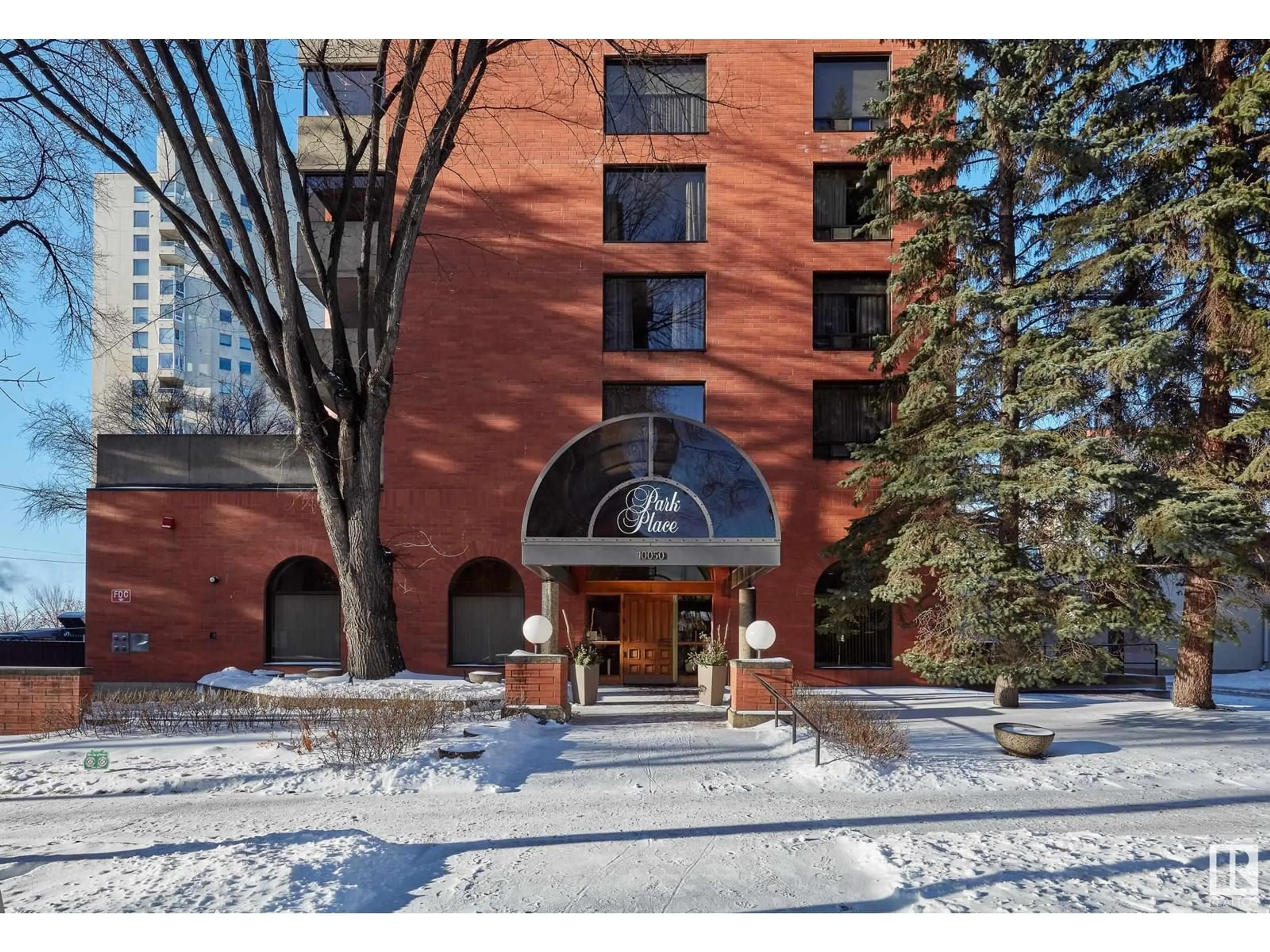 Indoor foyer for #7C 10050 118 ST NW, Edmonton Alberta T5K2M8