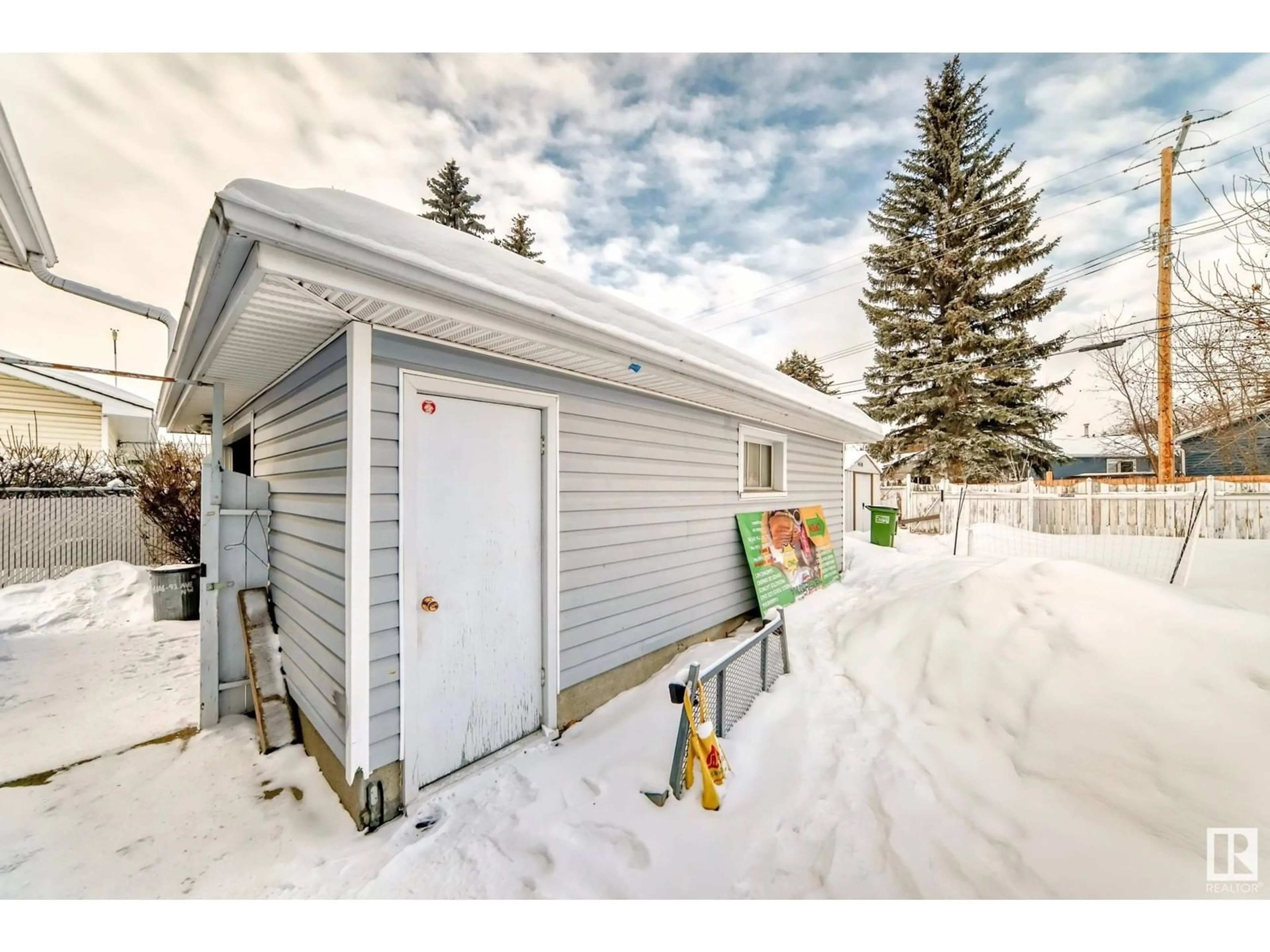 Shed for 15606 92 AV NW, Edmonton Alberta T5R5C4