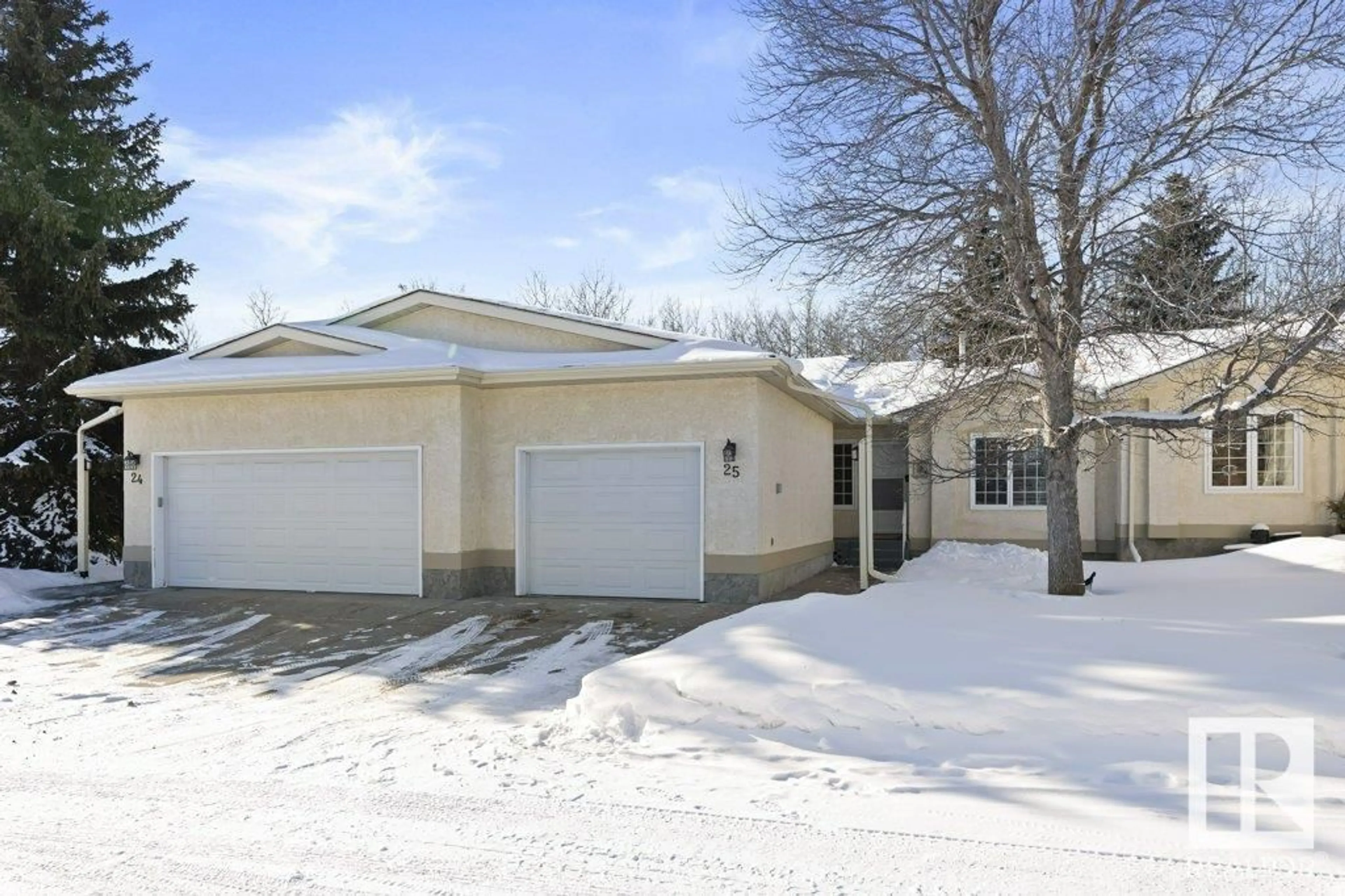 Indoor garage for #25 10 GRANGE DR, St. Albert Alberta T8N5Z2