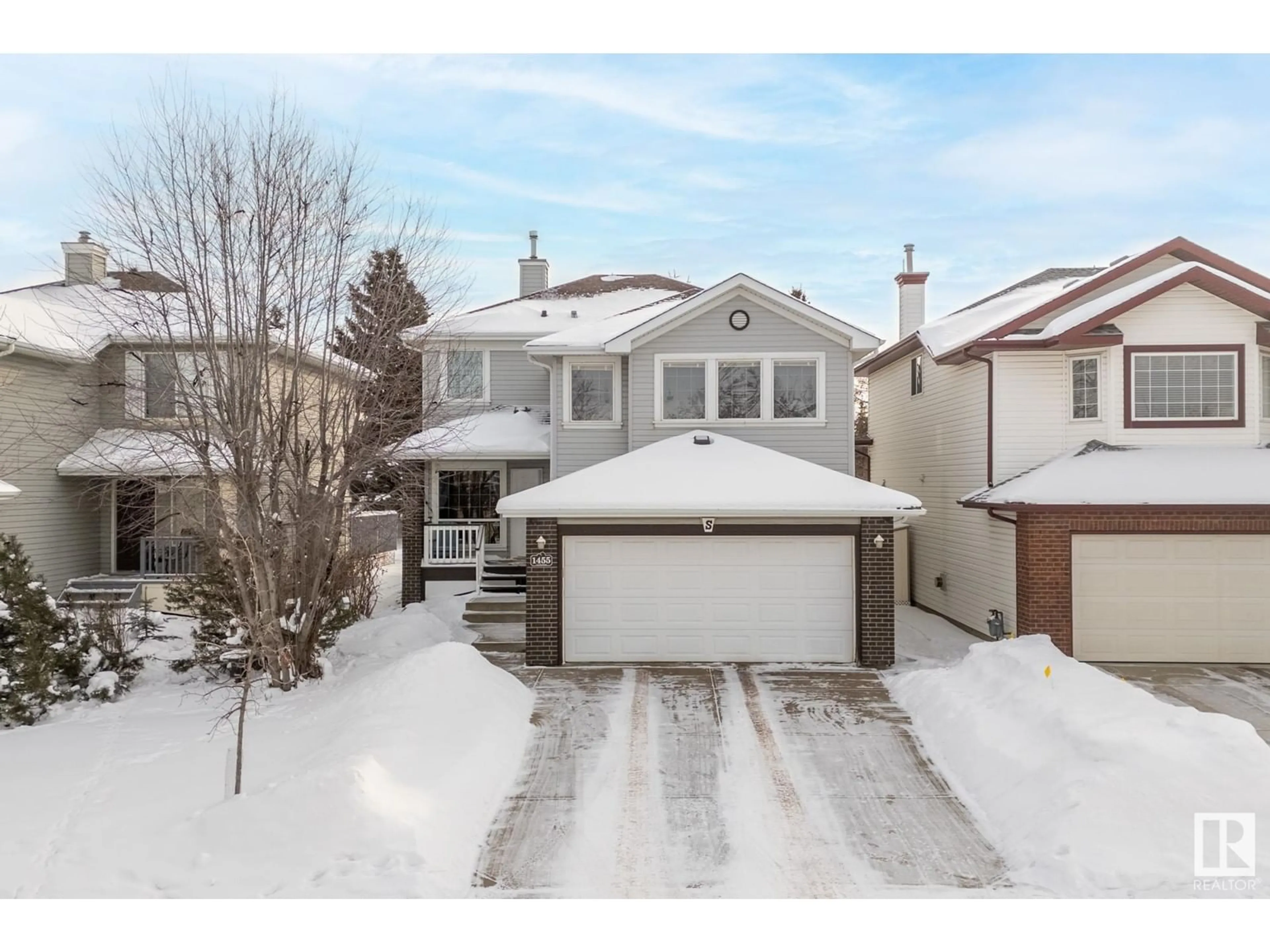 A pic from outside/outdoor area/front of a property/back of a property/a pic from drone, street for 1455 BRECKENRIDGE DR NW, Edmonton Alberta T5T6R7