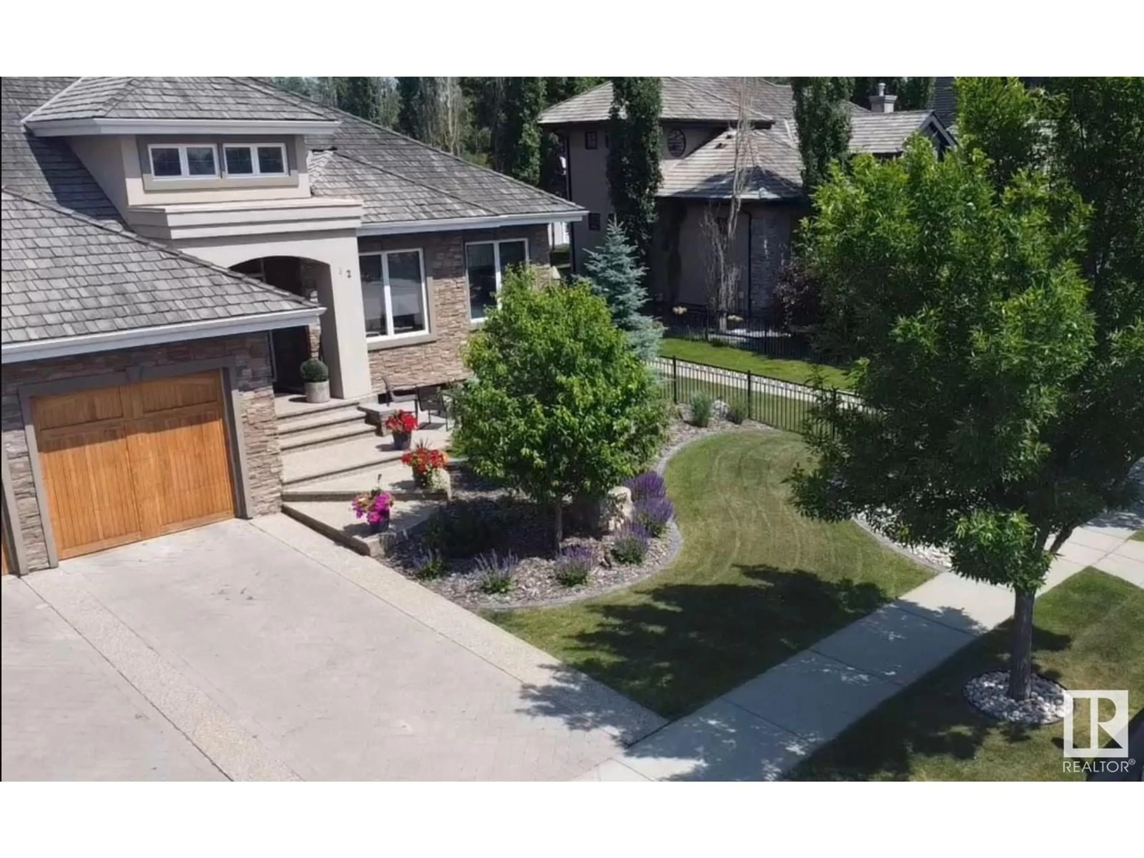 A pic from outside/outdoor area/front of a property/back of a property/a pic from drone, street for 32 KINGSFORD CR, St. Albert Alberta T8N7J1