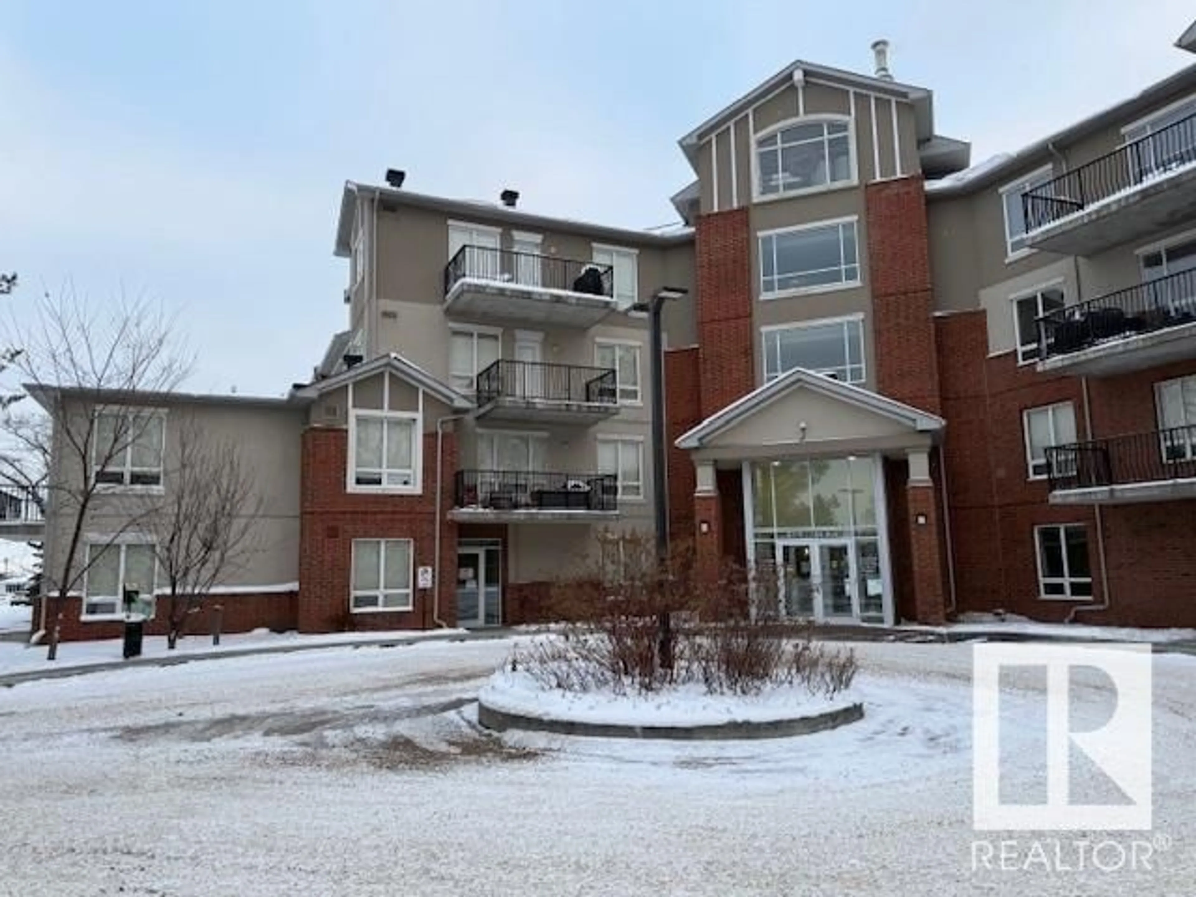 Indoor foyer for #207 6315 135 AV NW, Edmonton Alberta T5A5J7