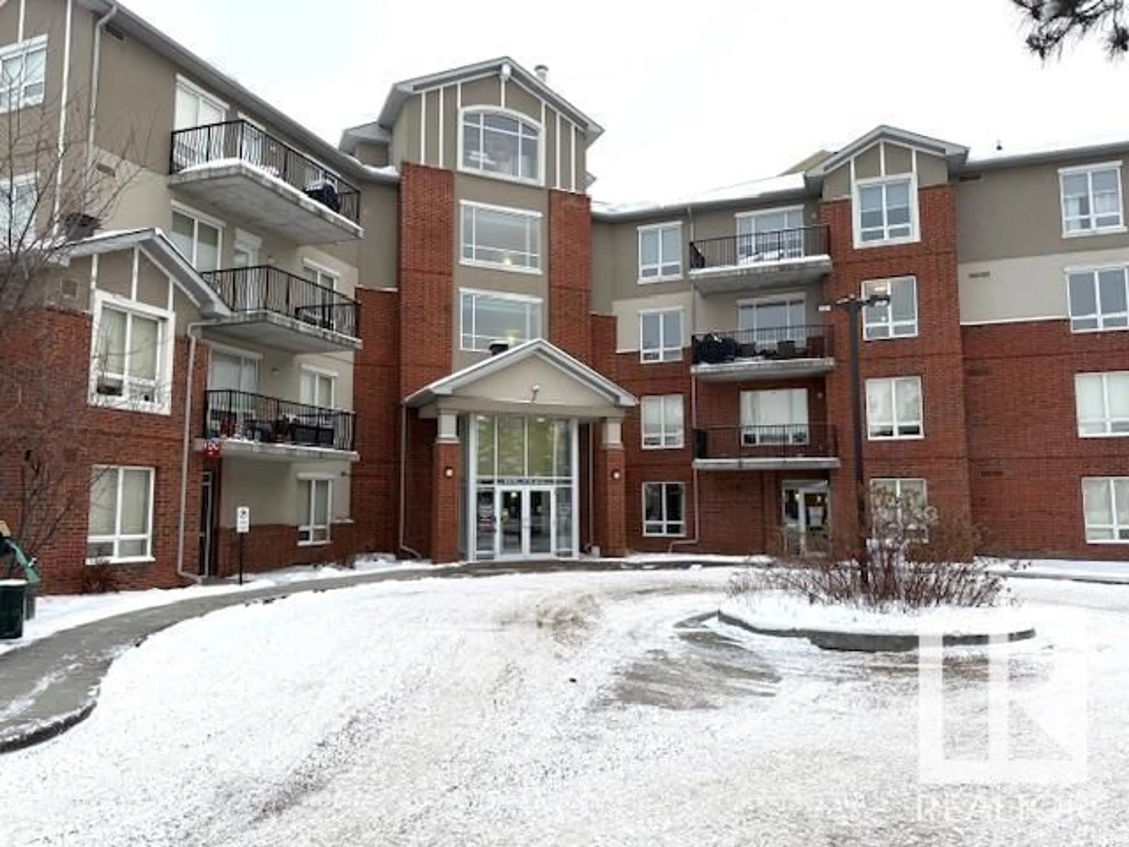 Indoor foyer for #207 6315 135 AV NW, Edmonton Alberta T5A5J7