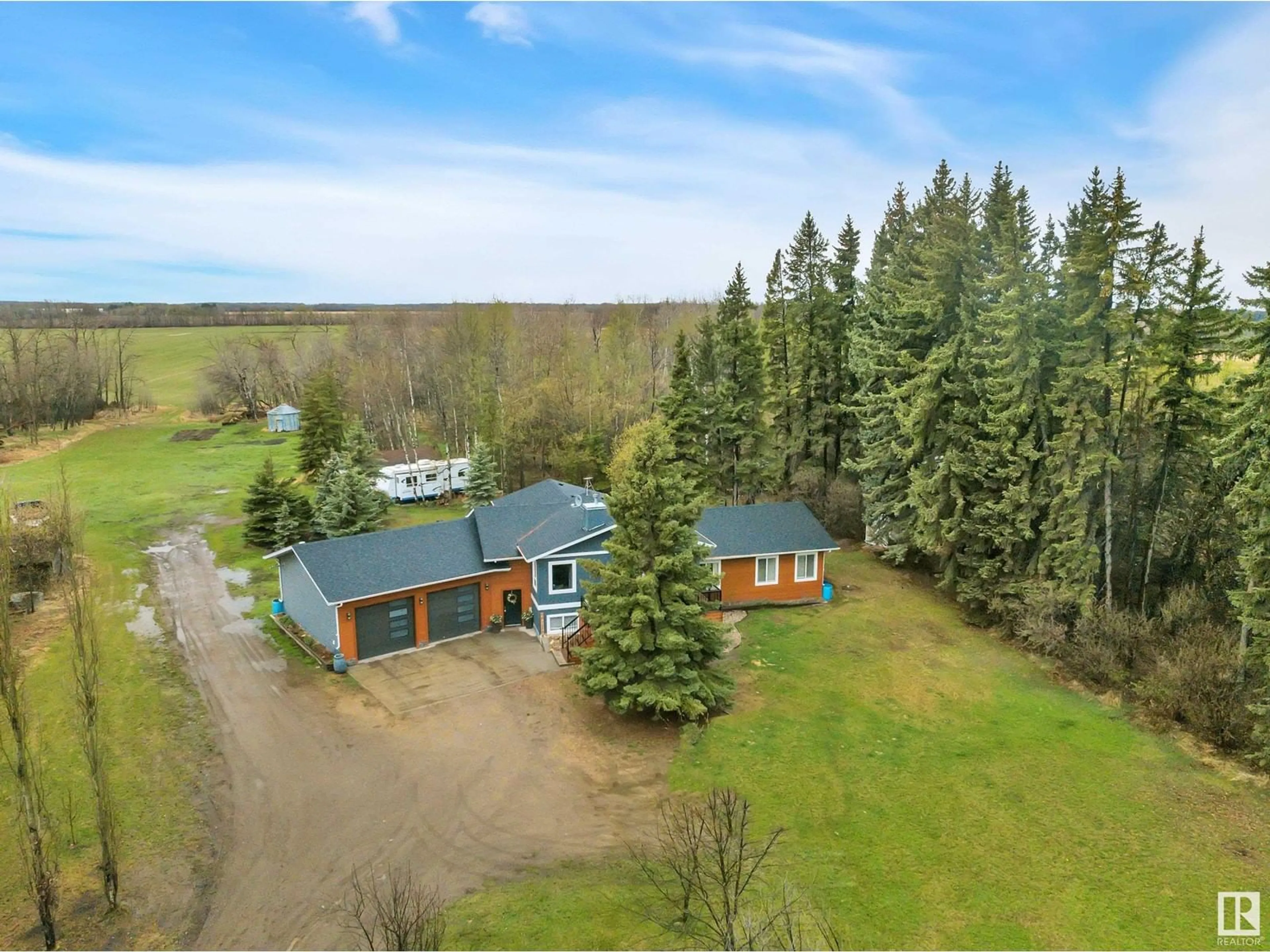 A pic from outside/outdoor area/front of a property/back of a property/a pic from drone, unknown for 49124 RGE RD 275, Rural Leduc County Alberta T0C2P0