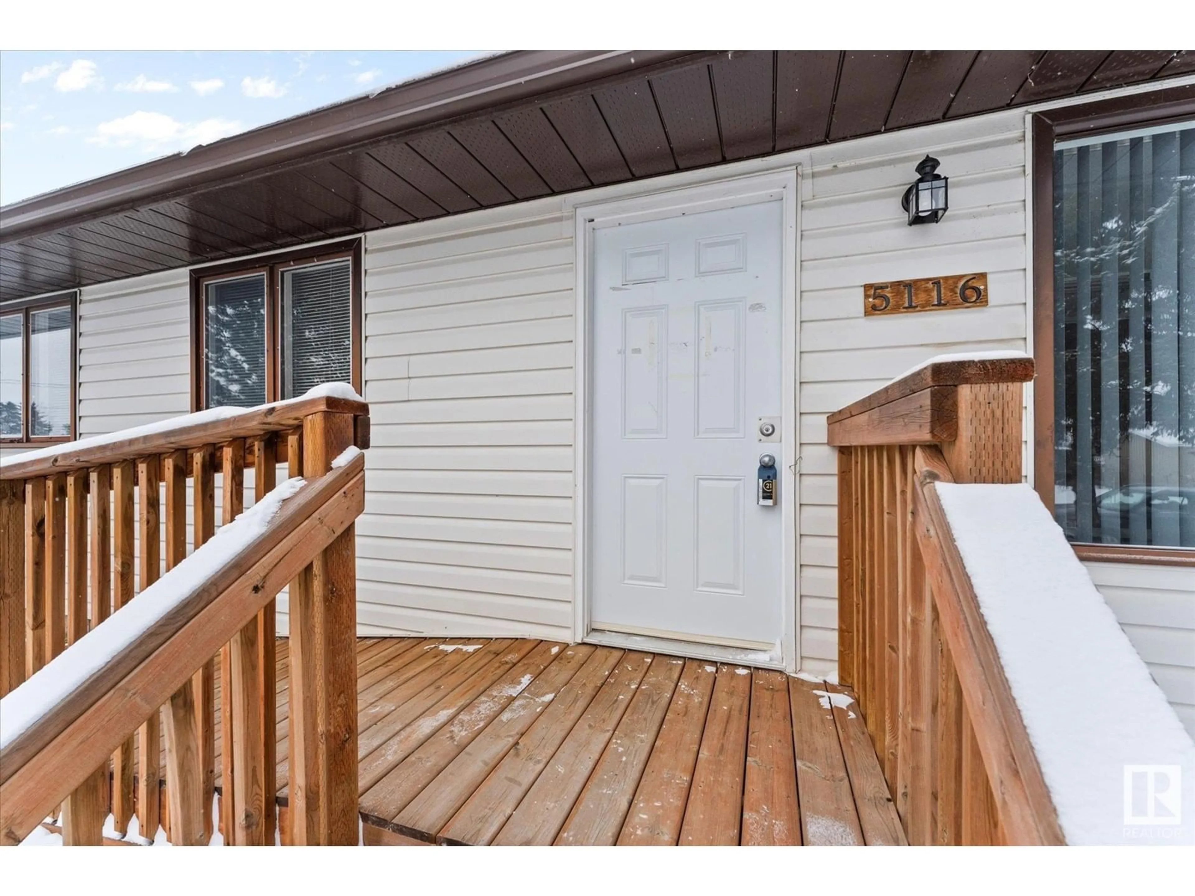 Indoor entryway for 5116 53 AV, Wabamun Alberta T0E2K0