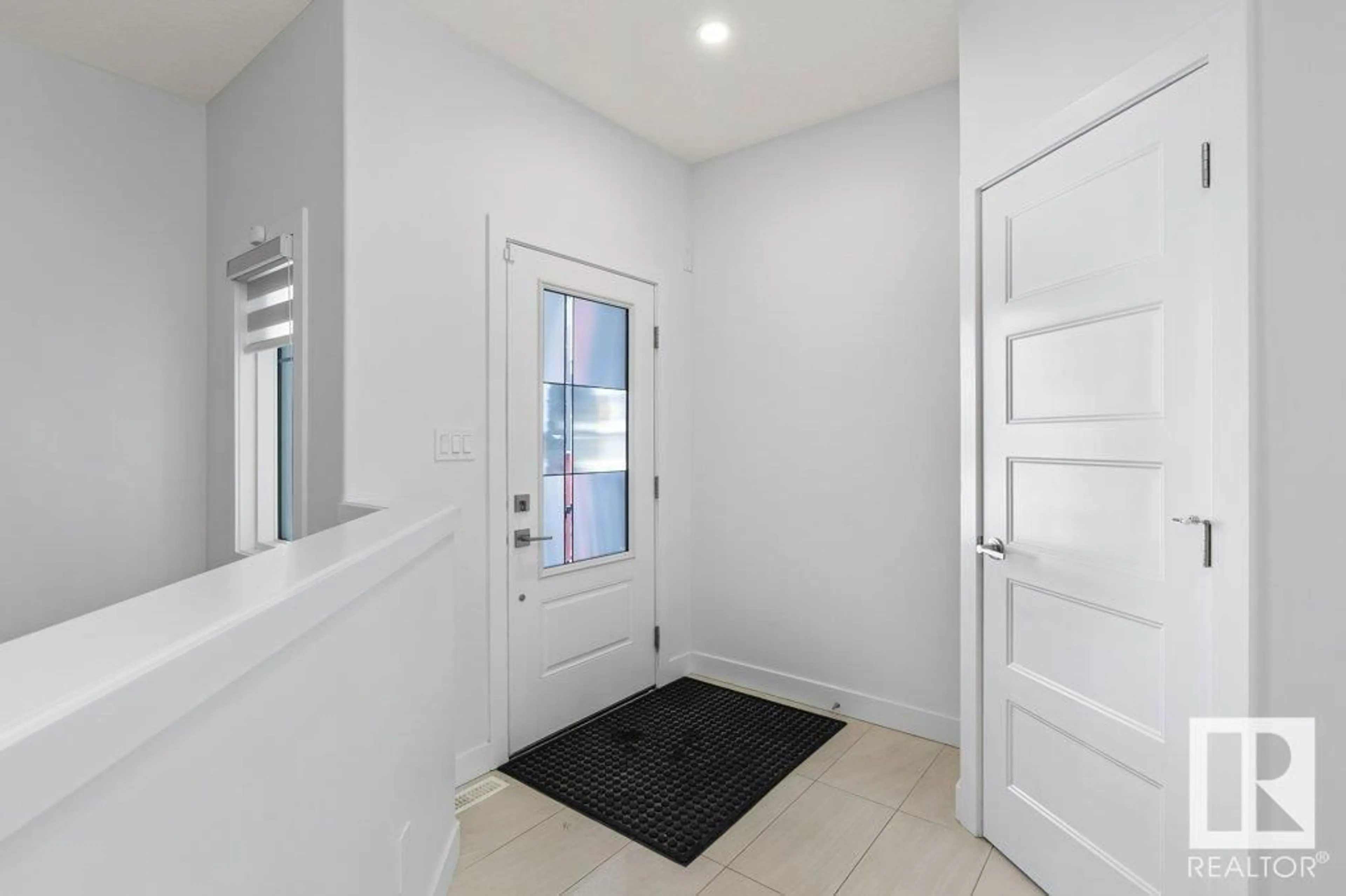 Indoor entryway for 11 EVERMORE CR, St. Albert Alberta T8N7W9